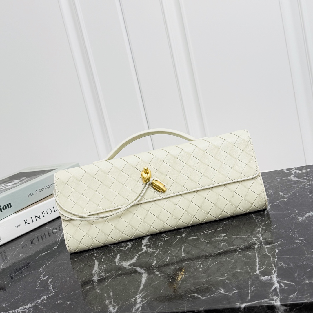 Bottega Veneta Andiamo Clutch 31*13*3cm - FashionPlug