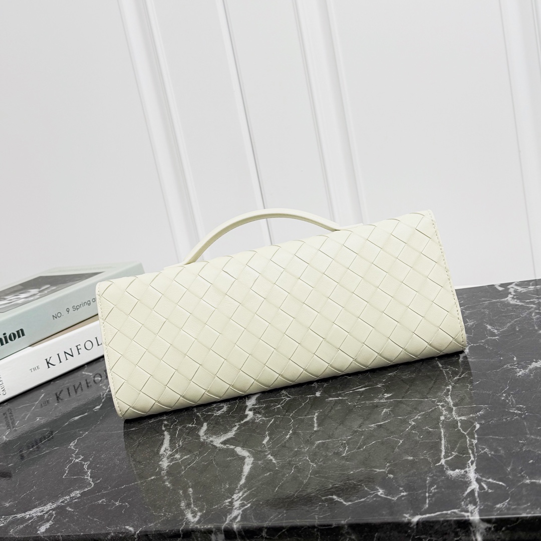 Bottega Veneta Andiamo Clutch 31*13*3cm - FashionPlug