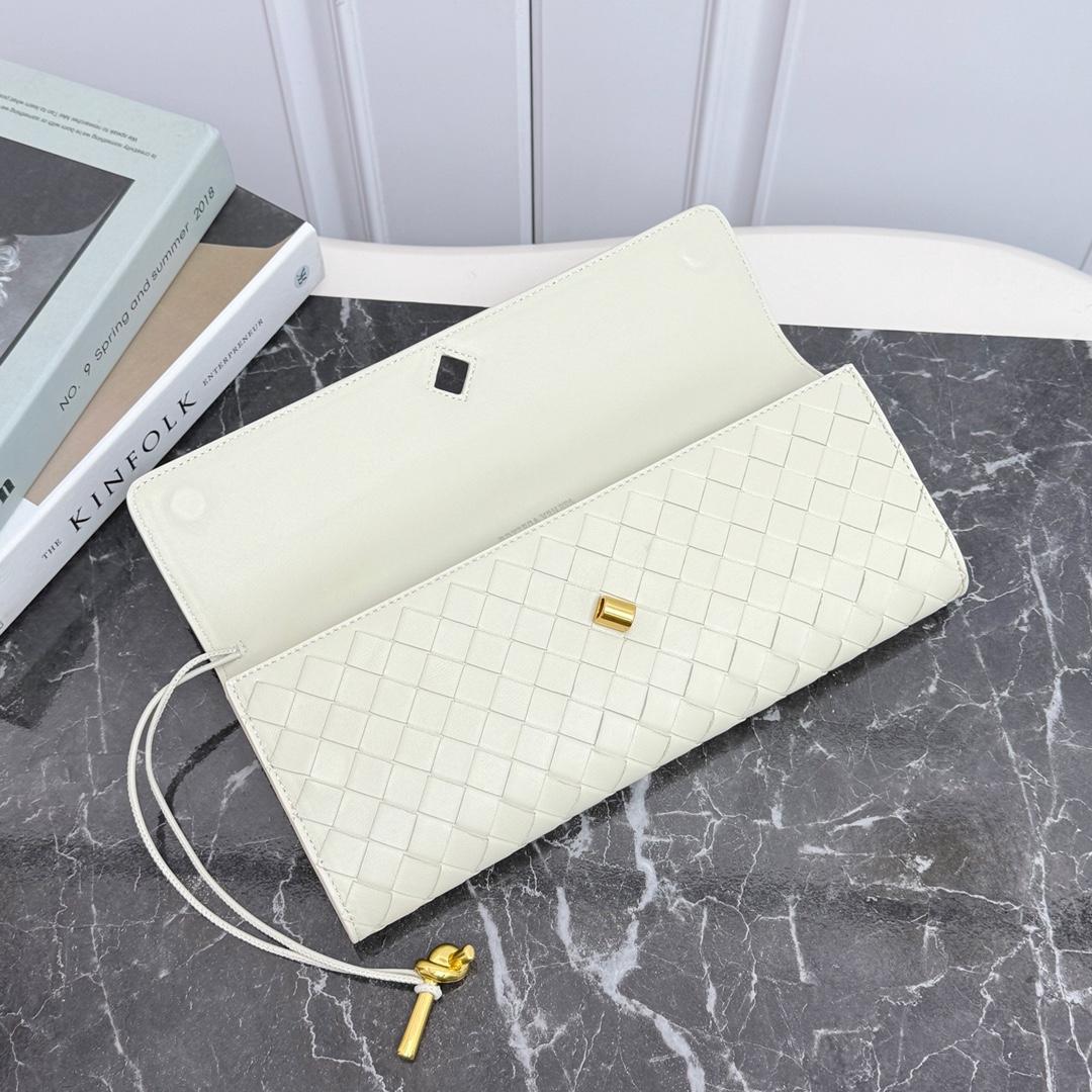 Bottega Veneta Andiamo Clutch 31*13*3cm - FashionPlug