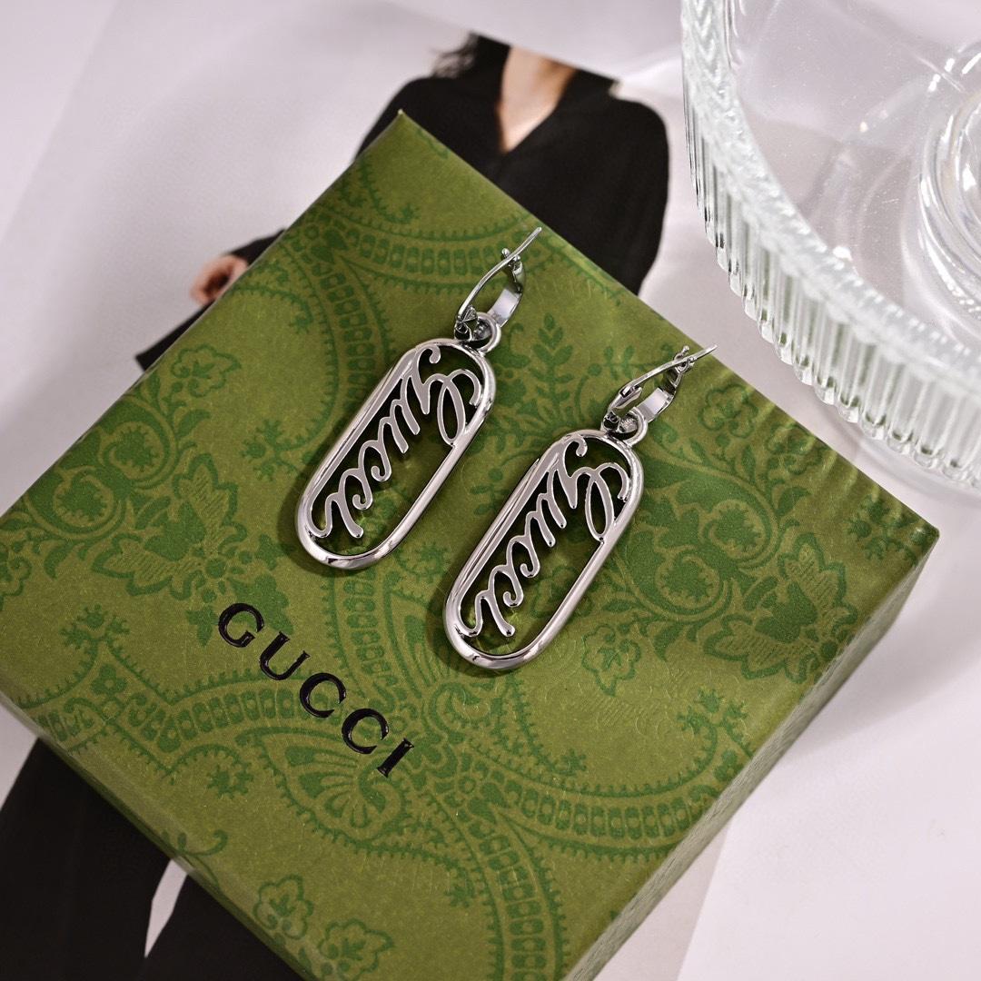 Gucci Script Logo Drop Earrings - FashionPlug