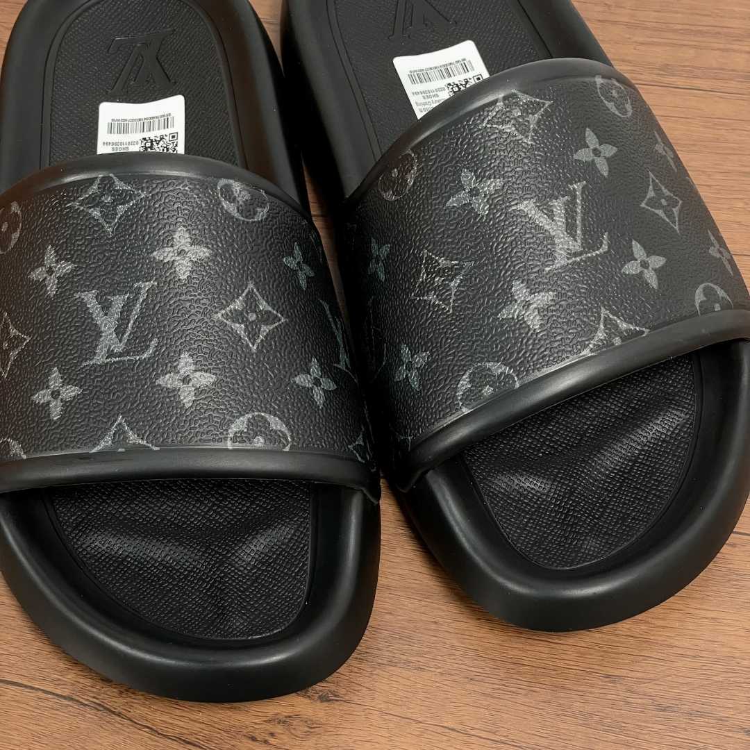 Louis Vuitton Waterfront Mule   1AANNV - FashionPlug