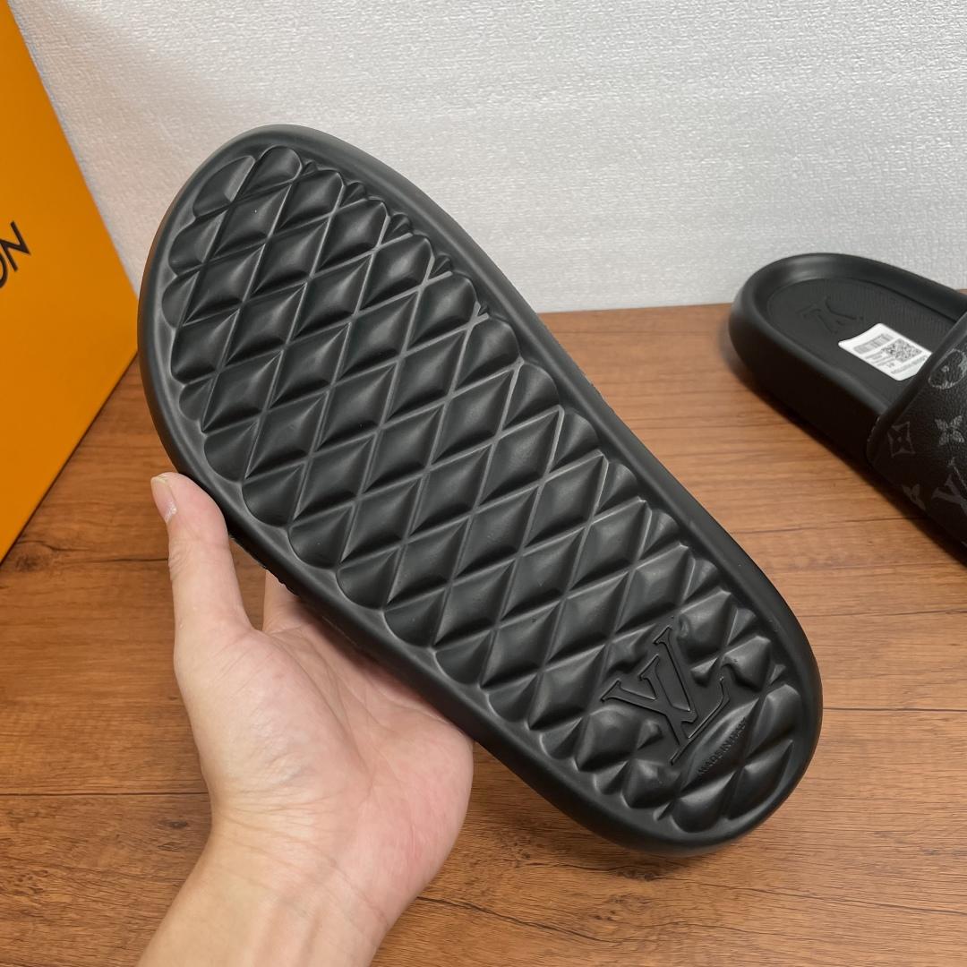 Louis Vuitton Waterfront Mule   1AANNV - FashionPlug