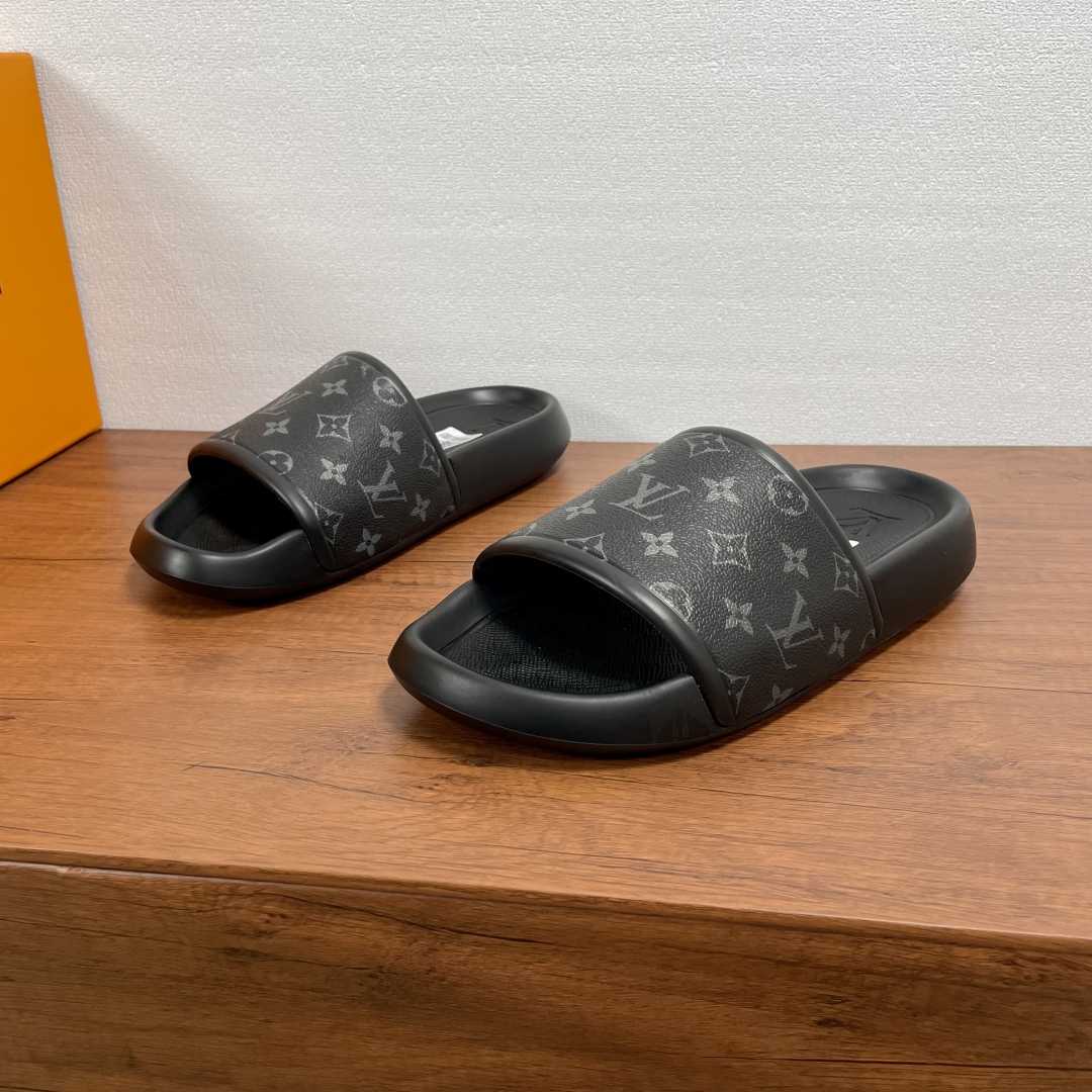 Louis Vuitton Waterfront Mule   1AANNV - FashionPlug