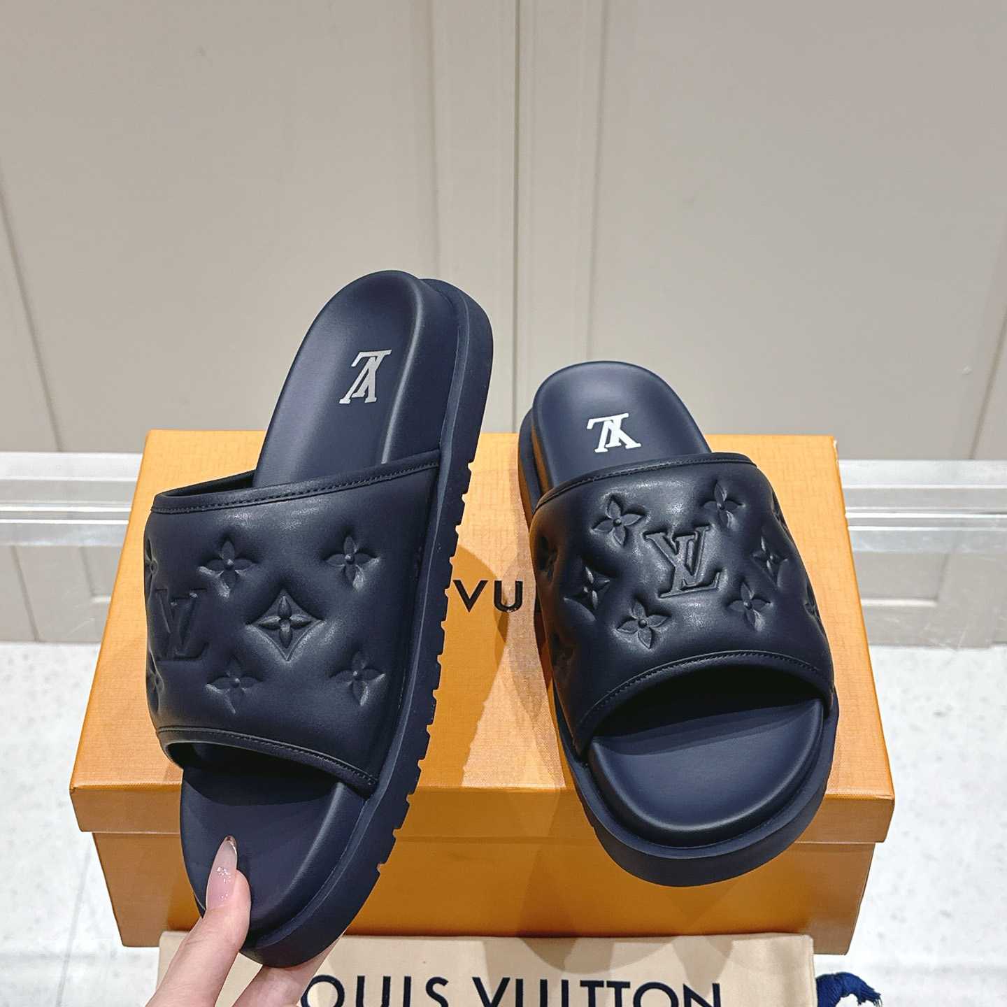 Louis Vuitton Miami Mule   1ADGFD  - FashionPlug