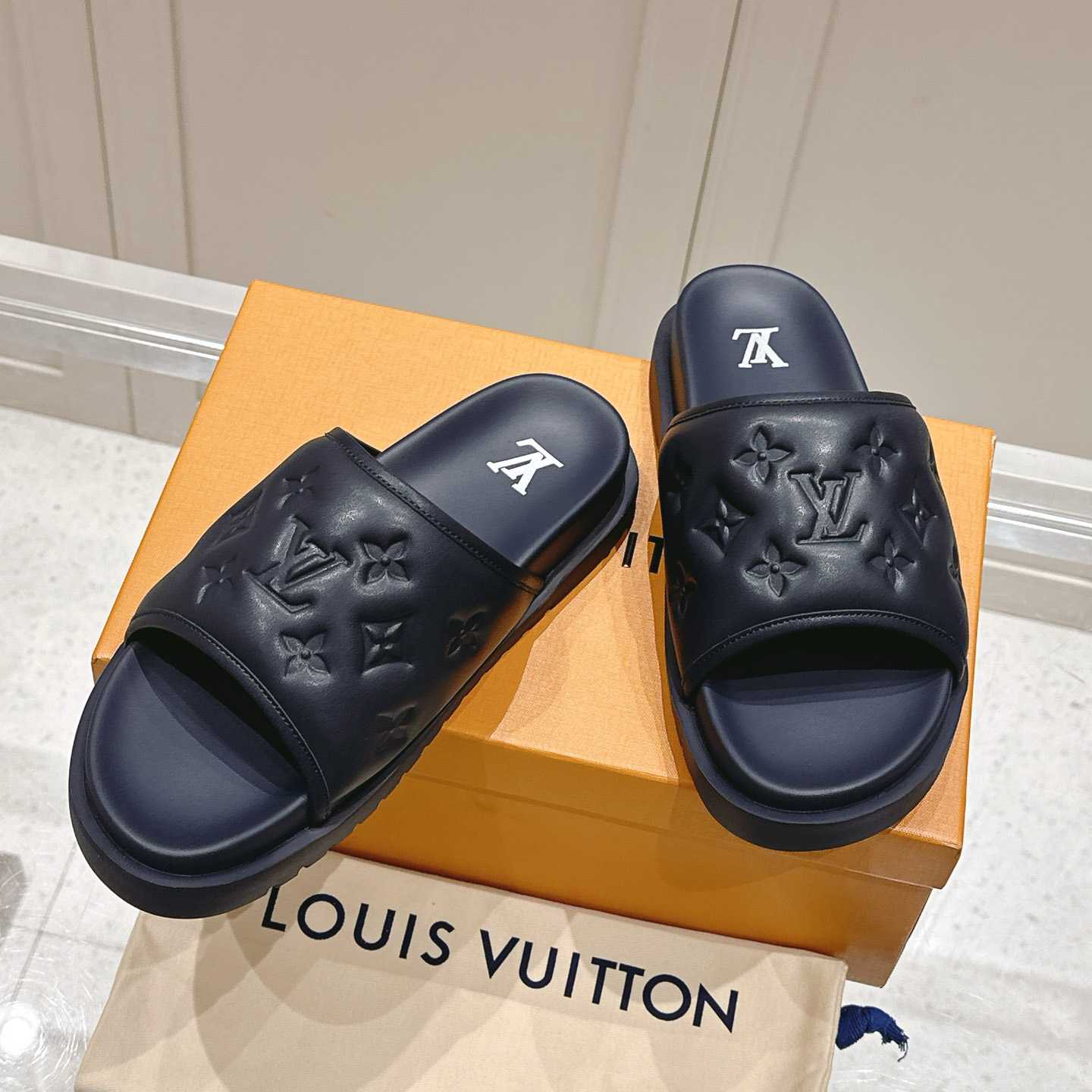 Louis Vuitton Miami Mule   1ADGFD  - FashionPlug