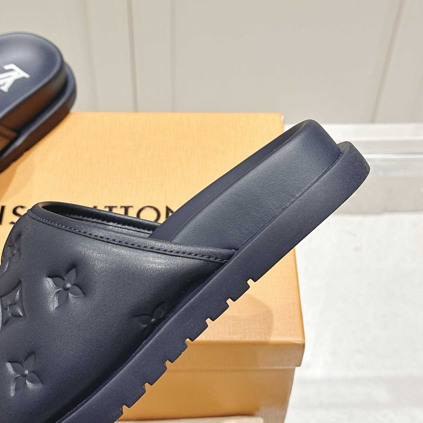 Louis Vuitton Miami Mule   1ADGFD  - FashionPlug