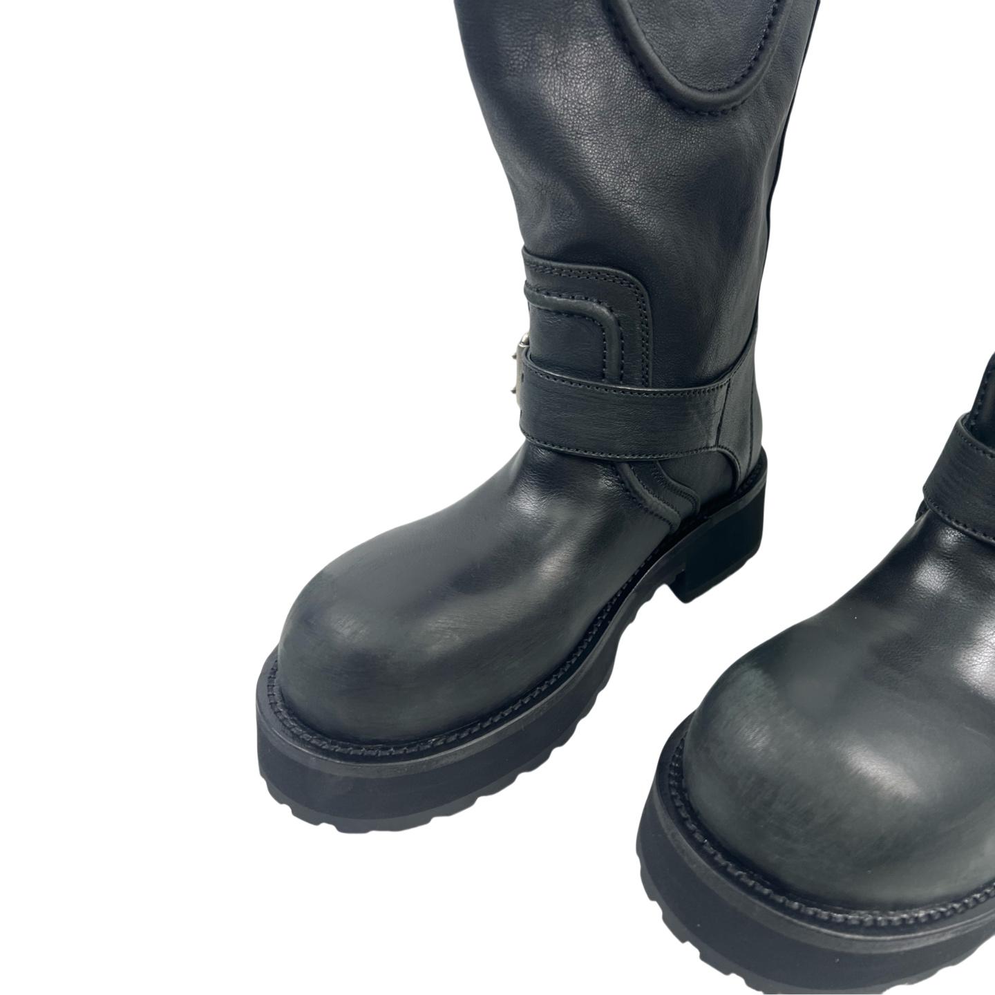 Balenciaga Venom Boots - FashionPlug