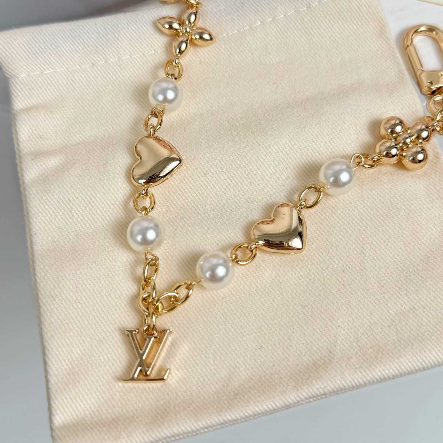 Louis Vuitton LV Heart Bag Chain   M01088 - FashionPlug