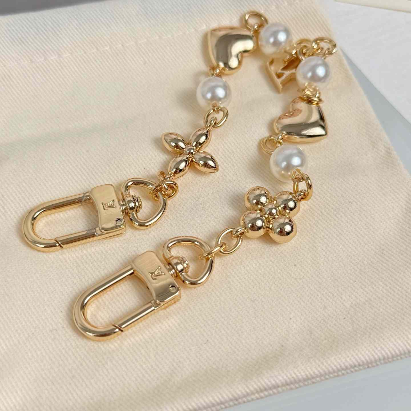 Louis Vuitton LV Heart Bag Chain   M01088 - FashionPlug