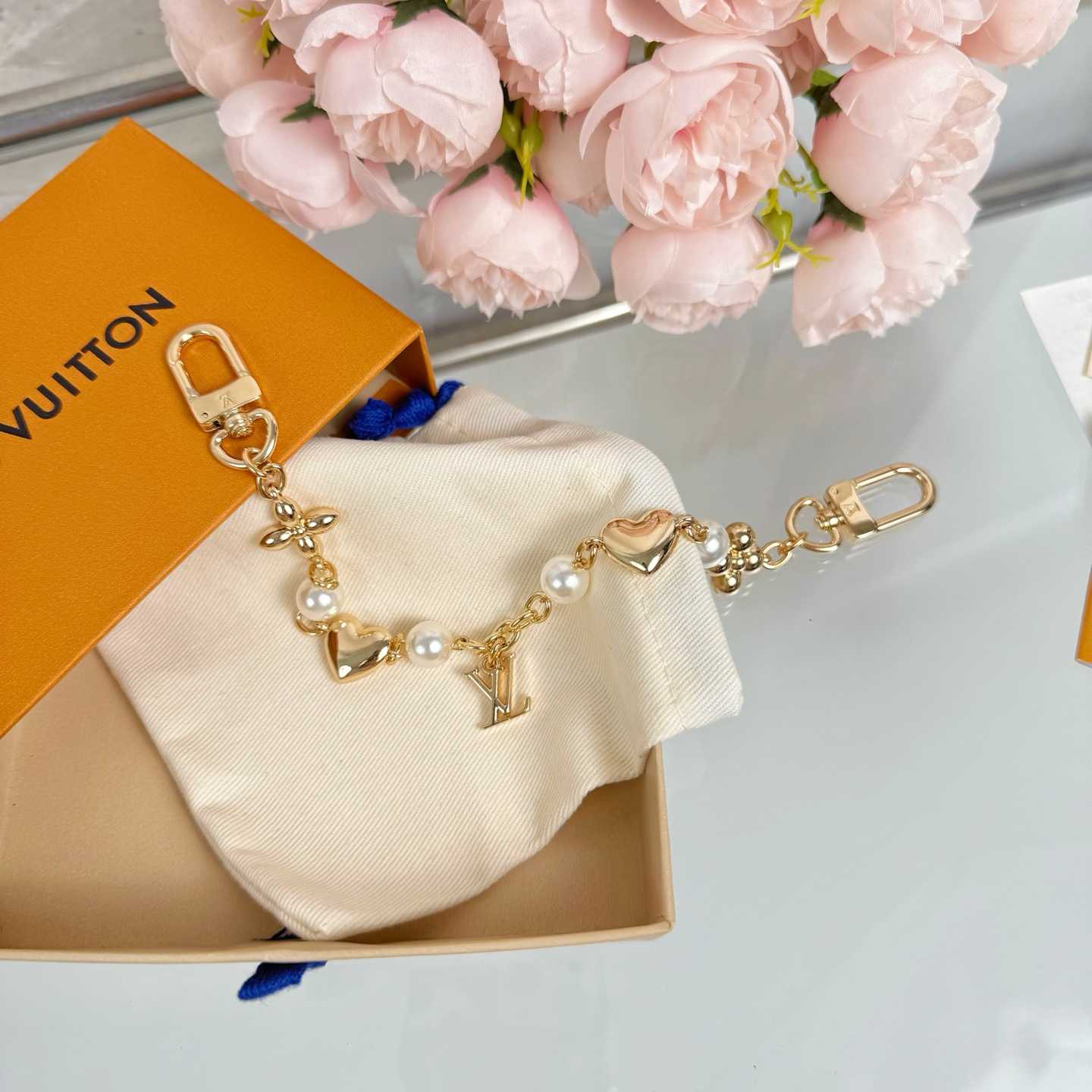 Louis Vuitton LV Heart Bag Chain   M01088 - FashionPlug