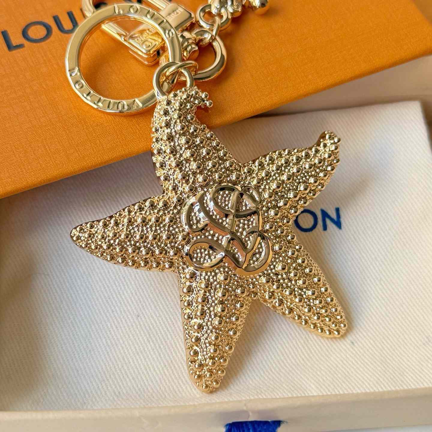 Louis Vuitton LV Starfish Key Holder and Bag Charm   M02622 - FashionPlug