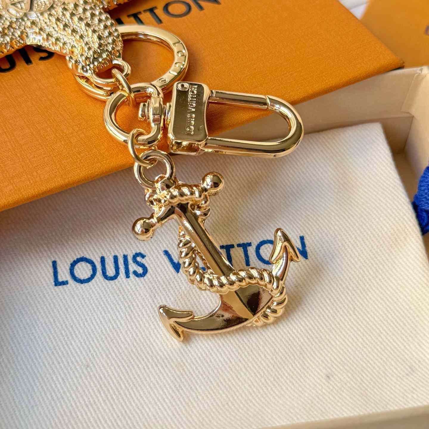 Louis Vuitton LV Starfish Key Holder and Bag Charm   M02622 - FashionPlug