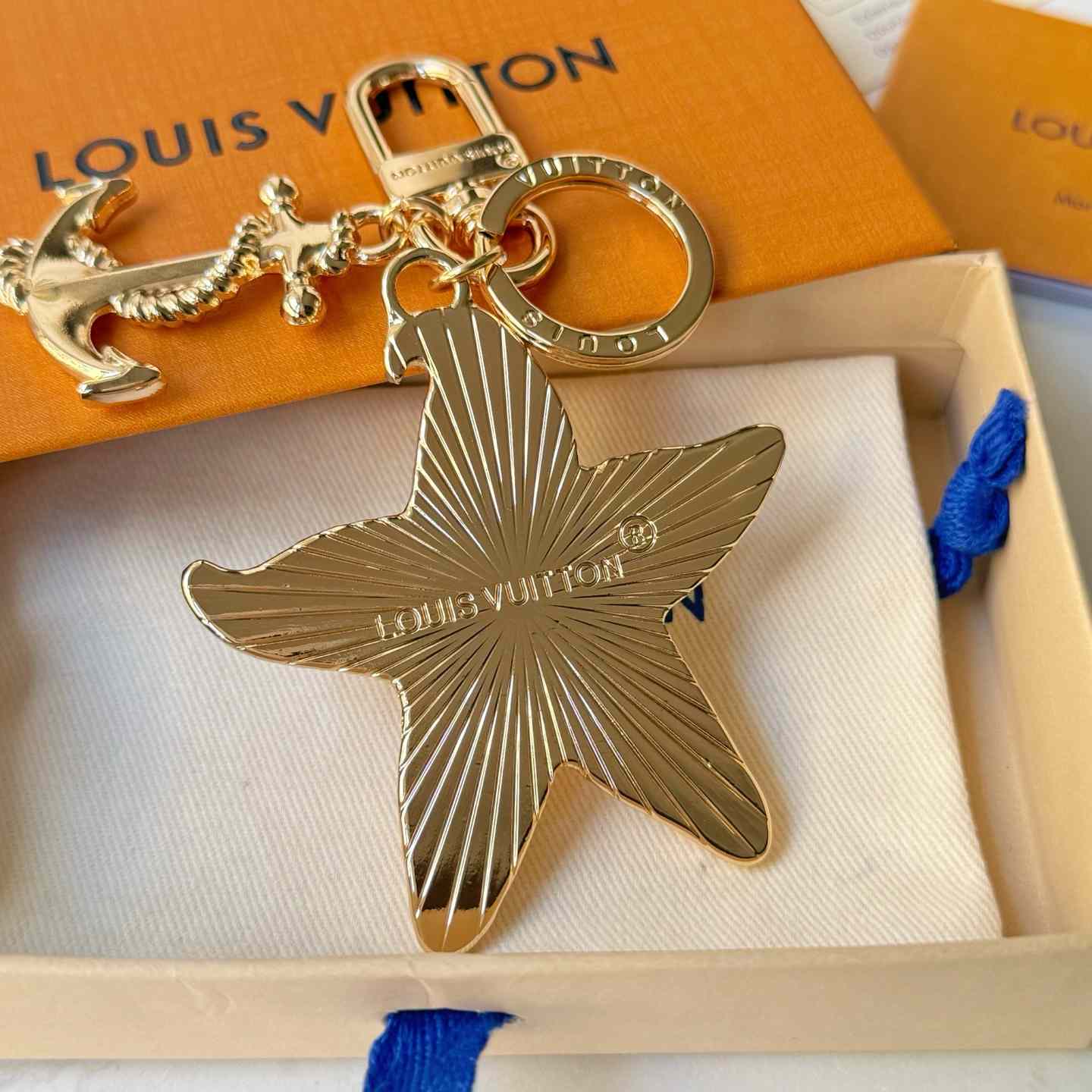 Louis Vuitton LV Starfish Key Holder and Bag Charm   M02622 - FashionPlug
