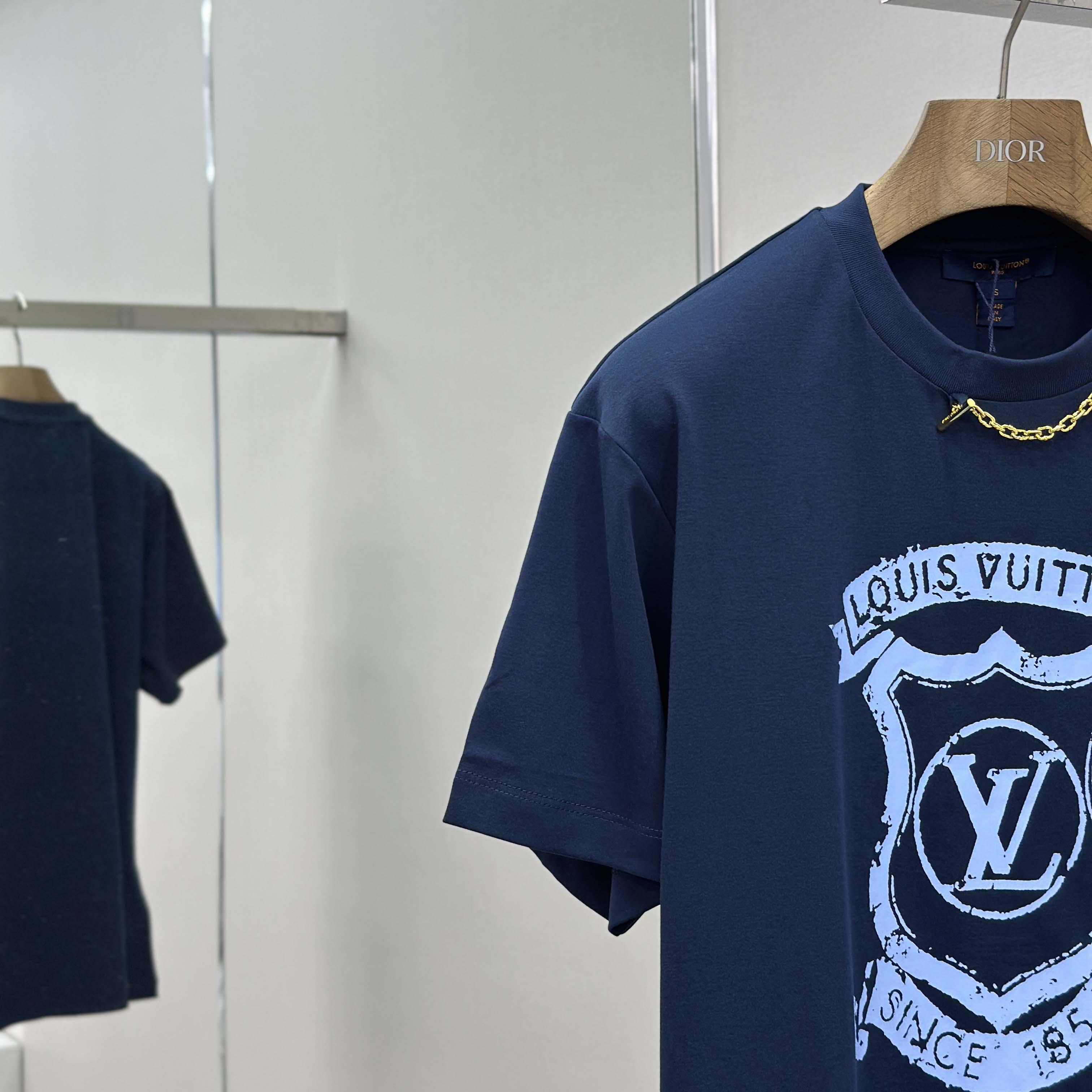Louis Vuitton Signature Zipper Detail T-Shirt   1AI469 - FashionPlug