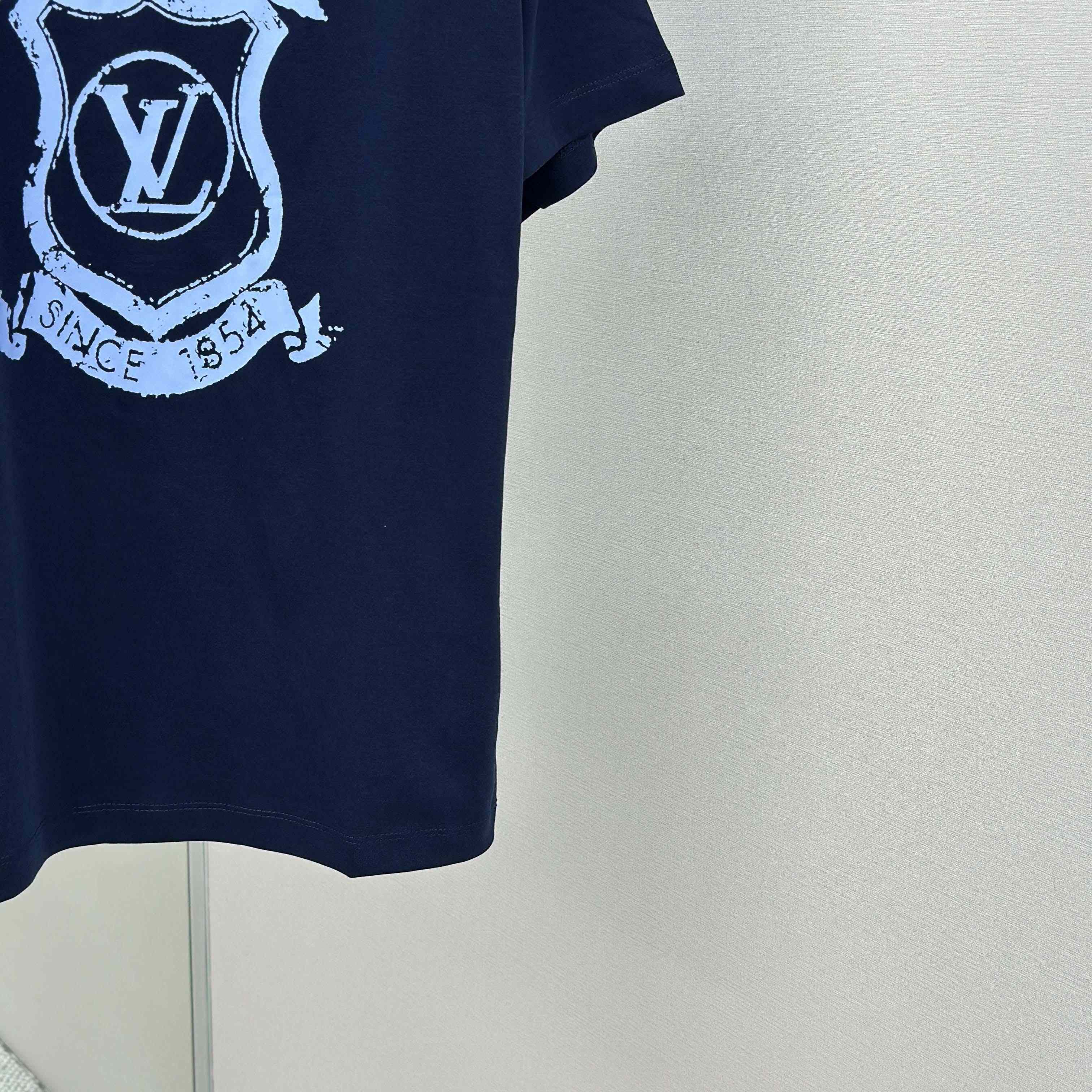 Louis Vuitton Signature Zipper Detail T-Shirt   1AI469 - FashionPlug