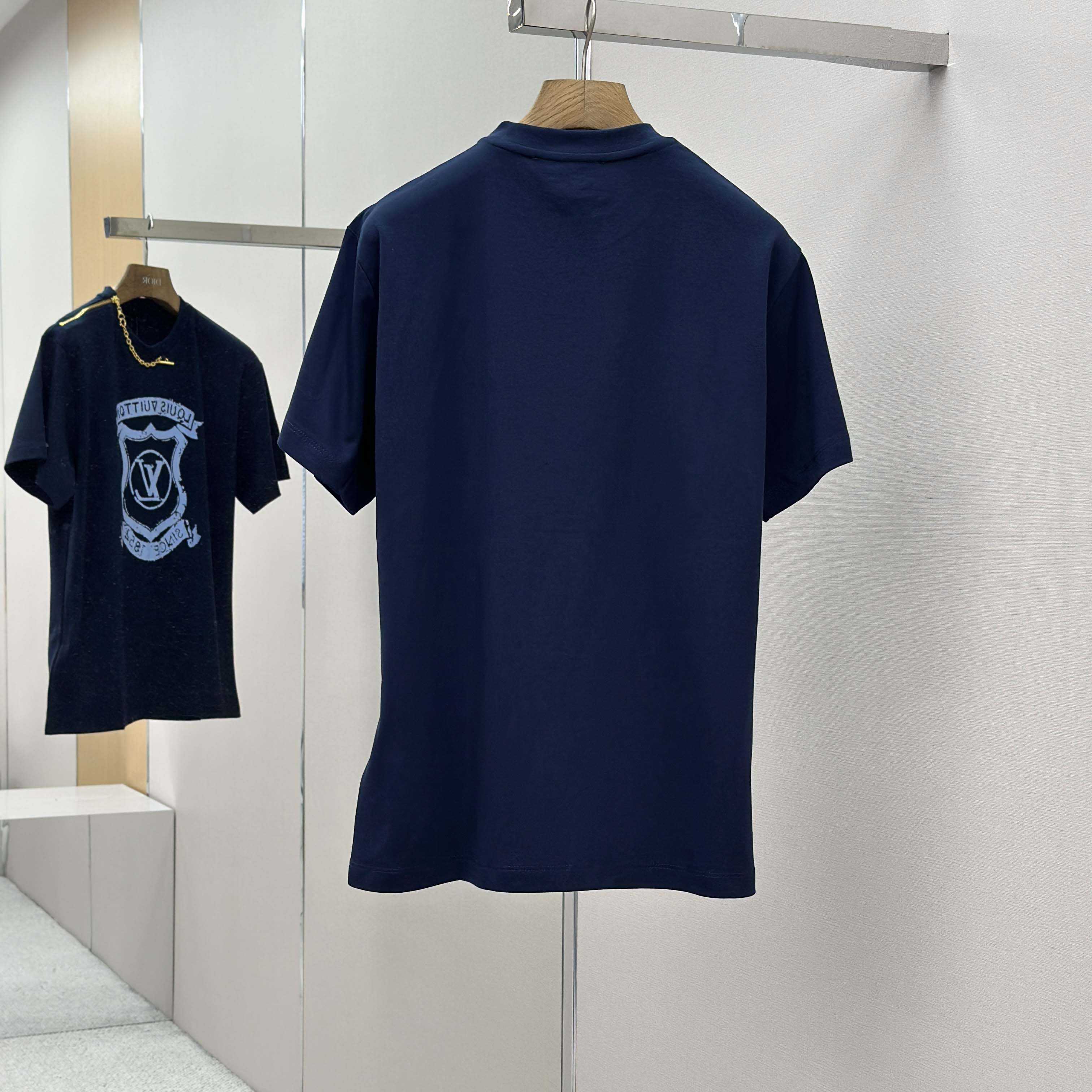 Louis Vuitton Signature Zipper Detail T-Shirt   1AI469 - FashionPlug