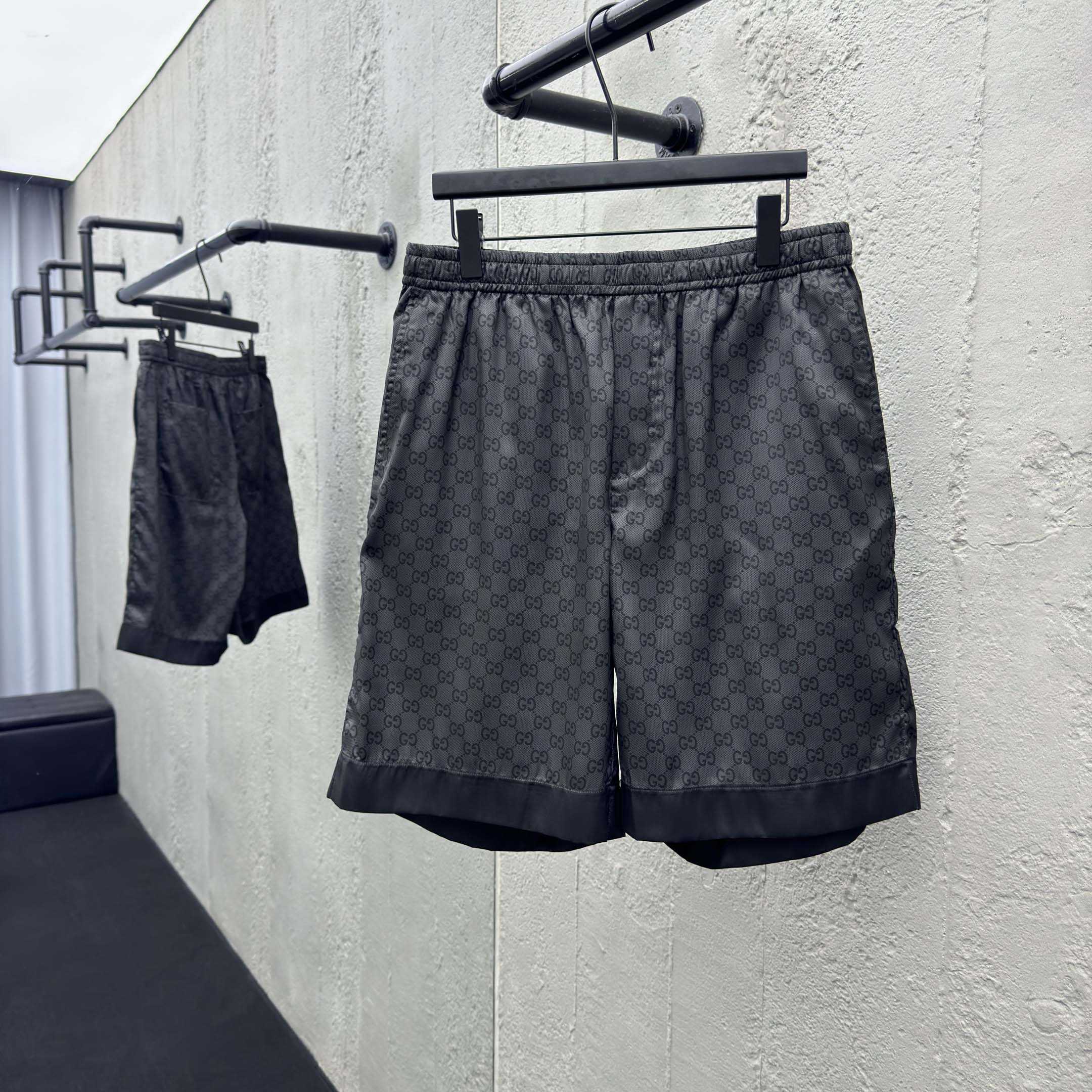 Gucci Printed Silk Twill Shorts - FashionPlug