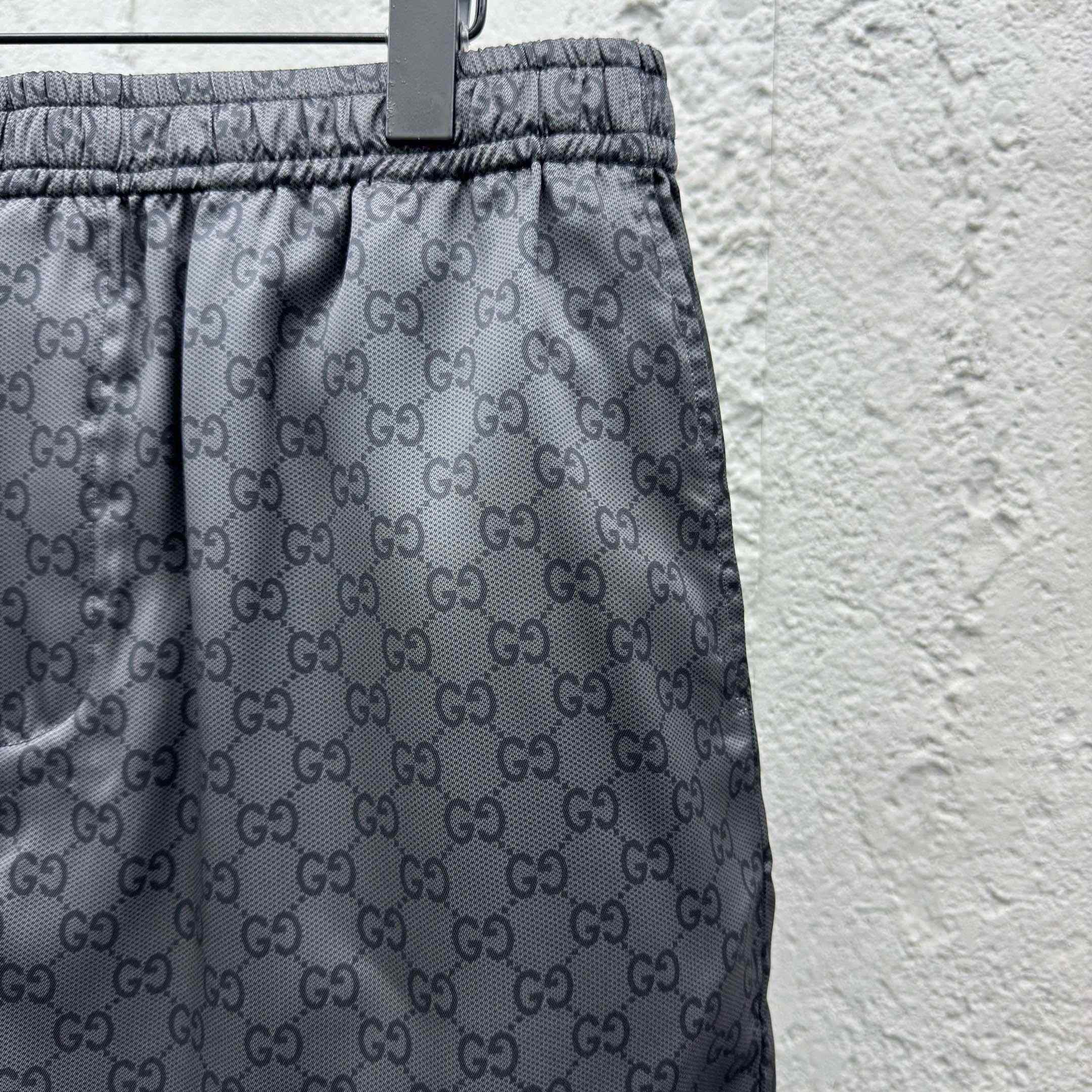 Gucci Printed Silk Twill Shorts - FashionPlug