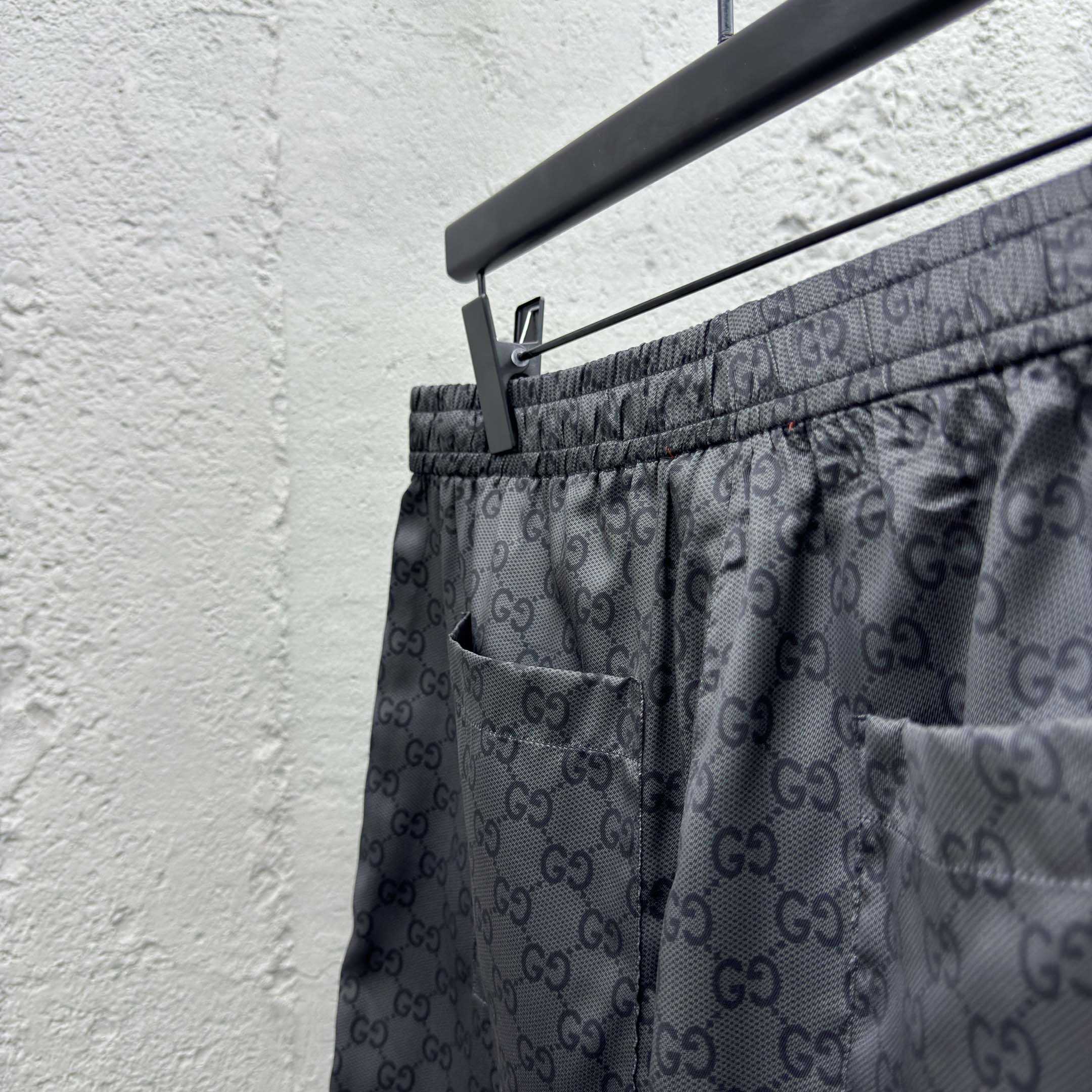 Gucci Printed Silk Twill Shorts - FashionPlug