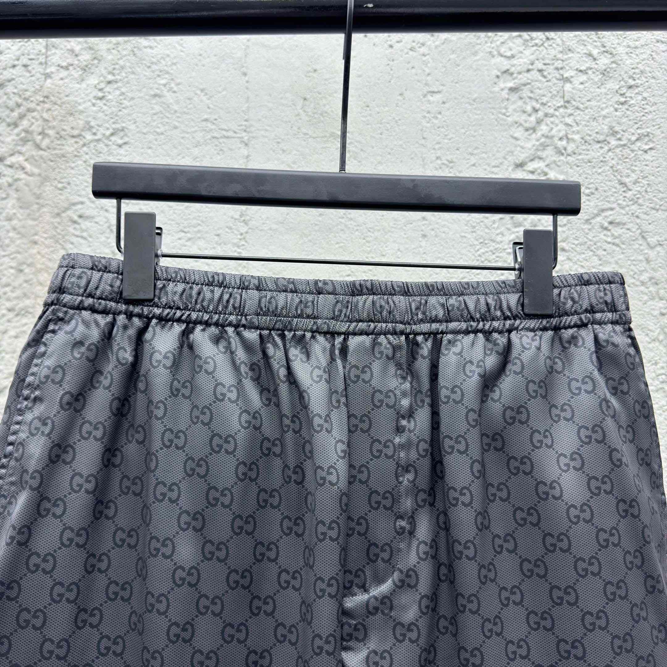 Gucci Printed Silk Twill Shorts - FashionPlug