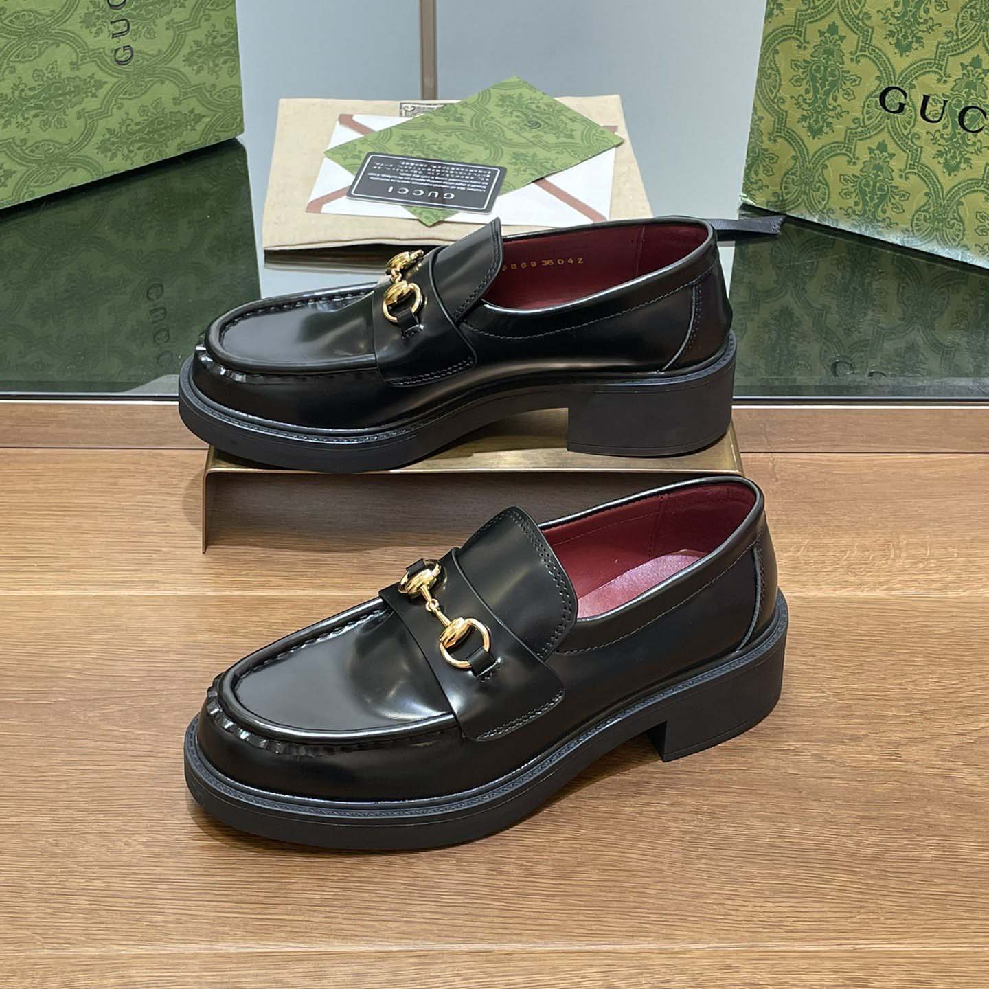 Gucci Women's loafer with Horsebit - FashionPlug