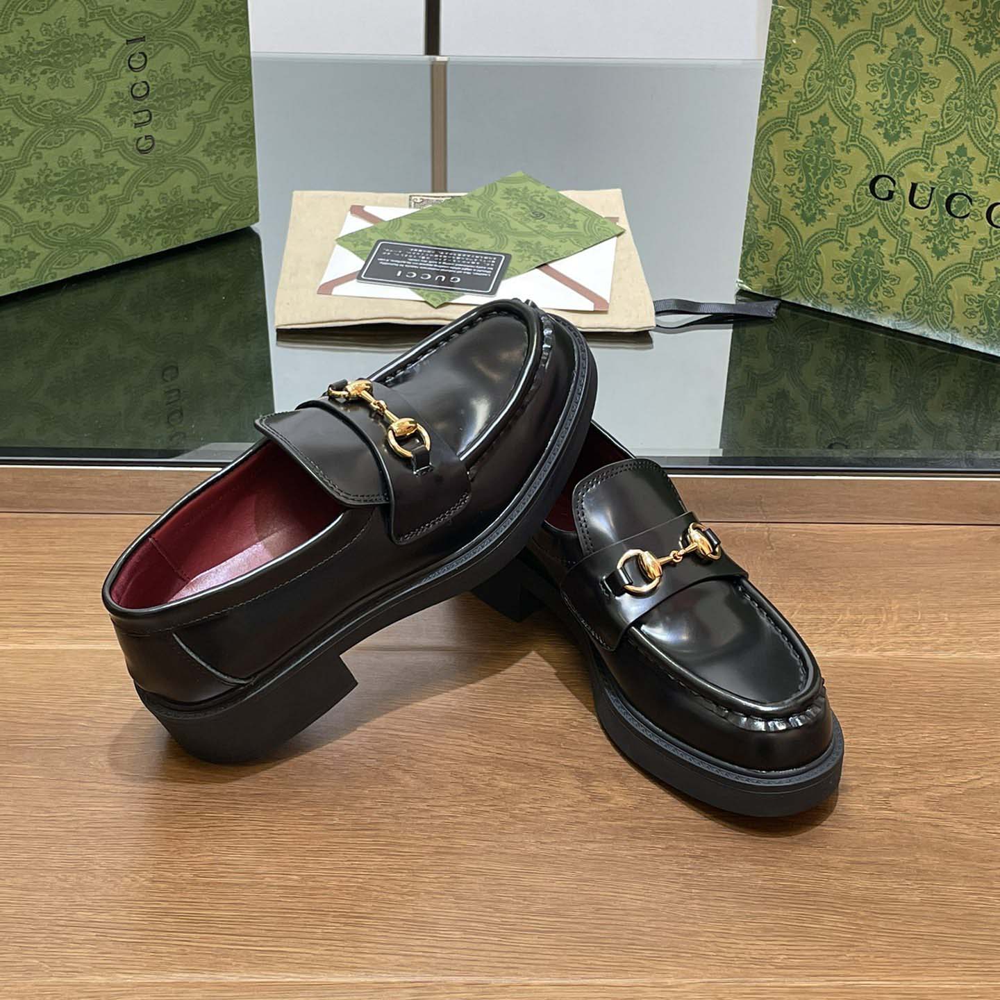 Gucci Women's loafer with Horsebit - FashionPlug