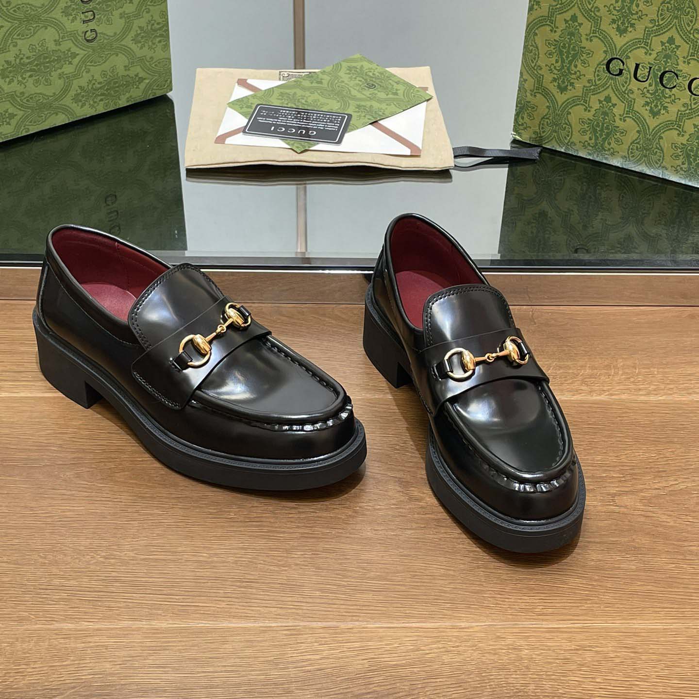 Gucci Women's loafer with Horsebit - FashionPlug