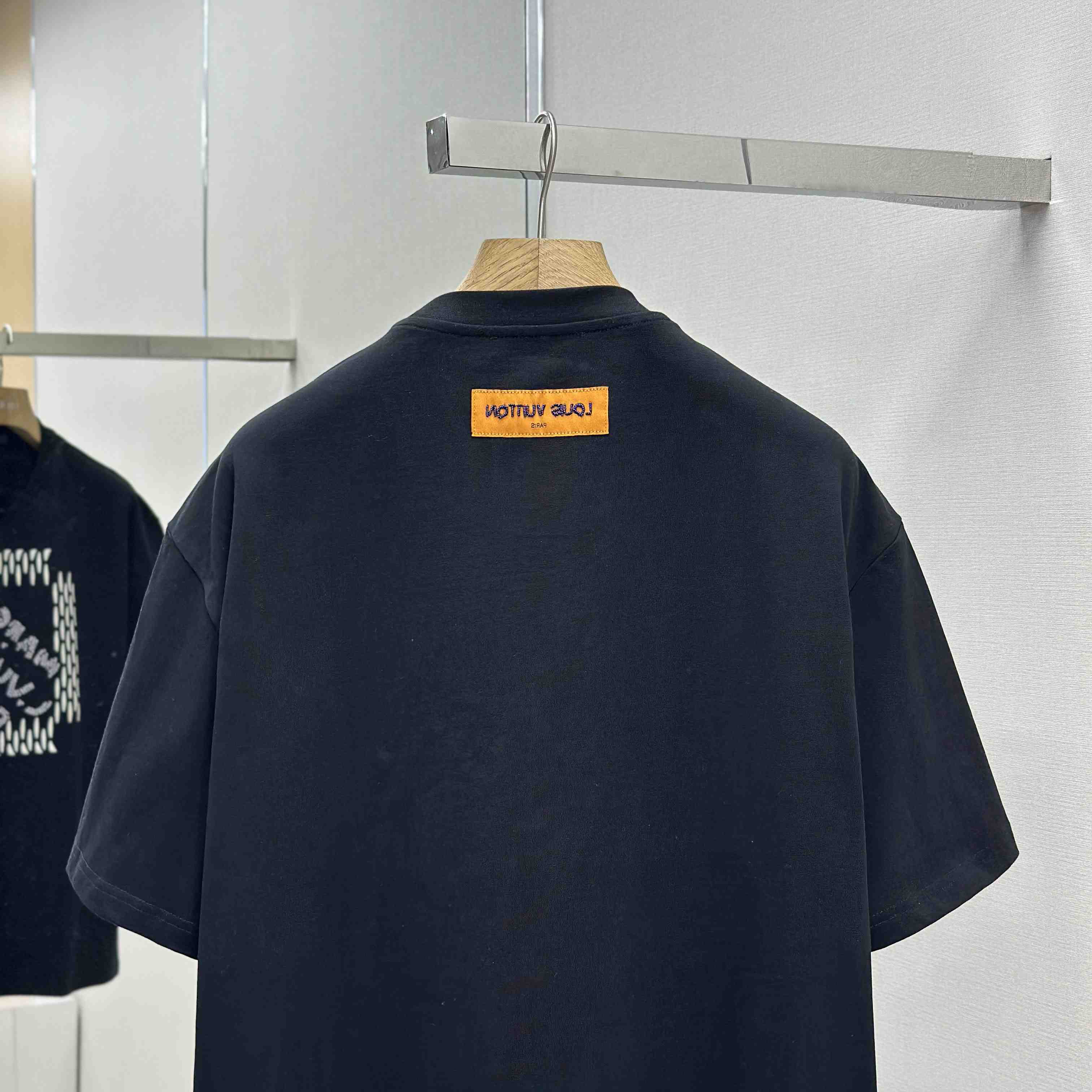 Louis Vuitton Embroidered Signature Cotton T-Shirt   1AFJFK - FashionPlug