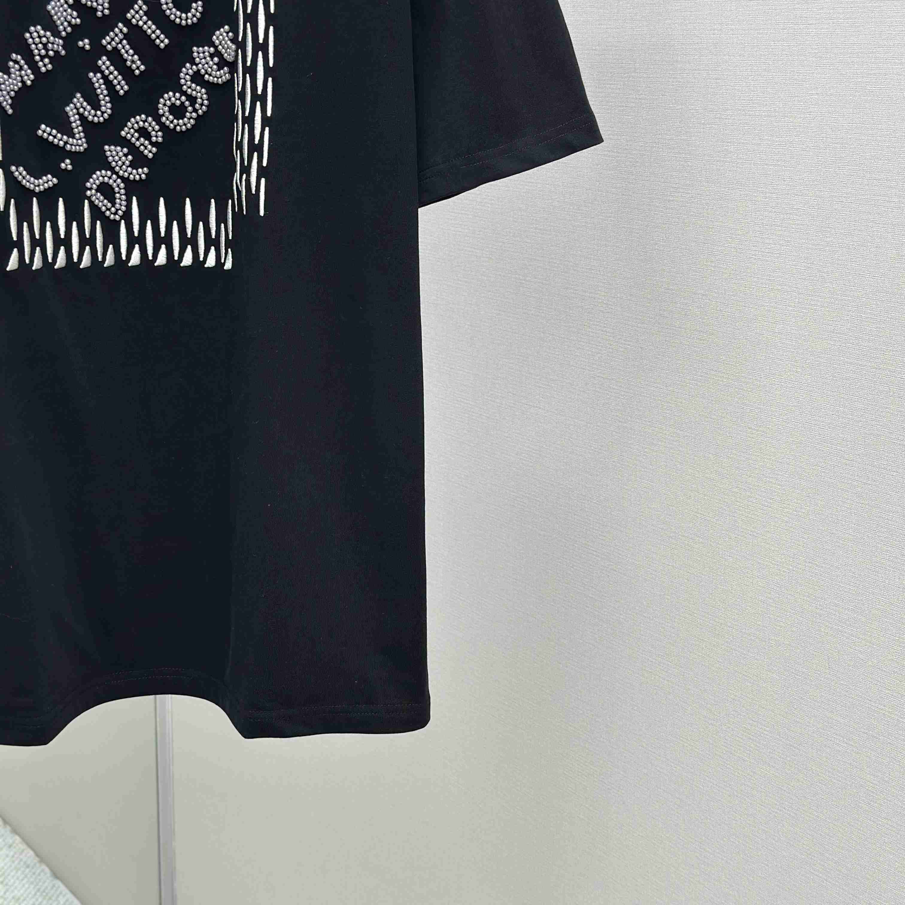 Louis Vuitton Embroidered Signature Cotton T-Shirt   1AFJFK - FashionPlug