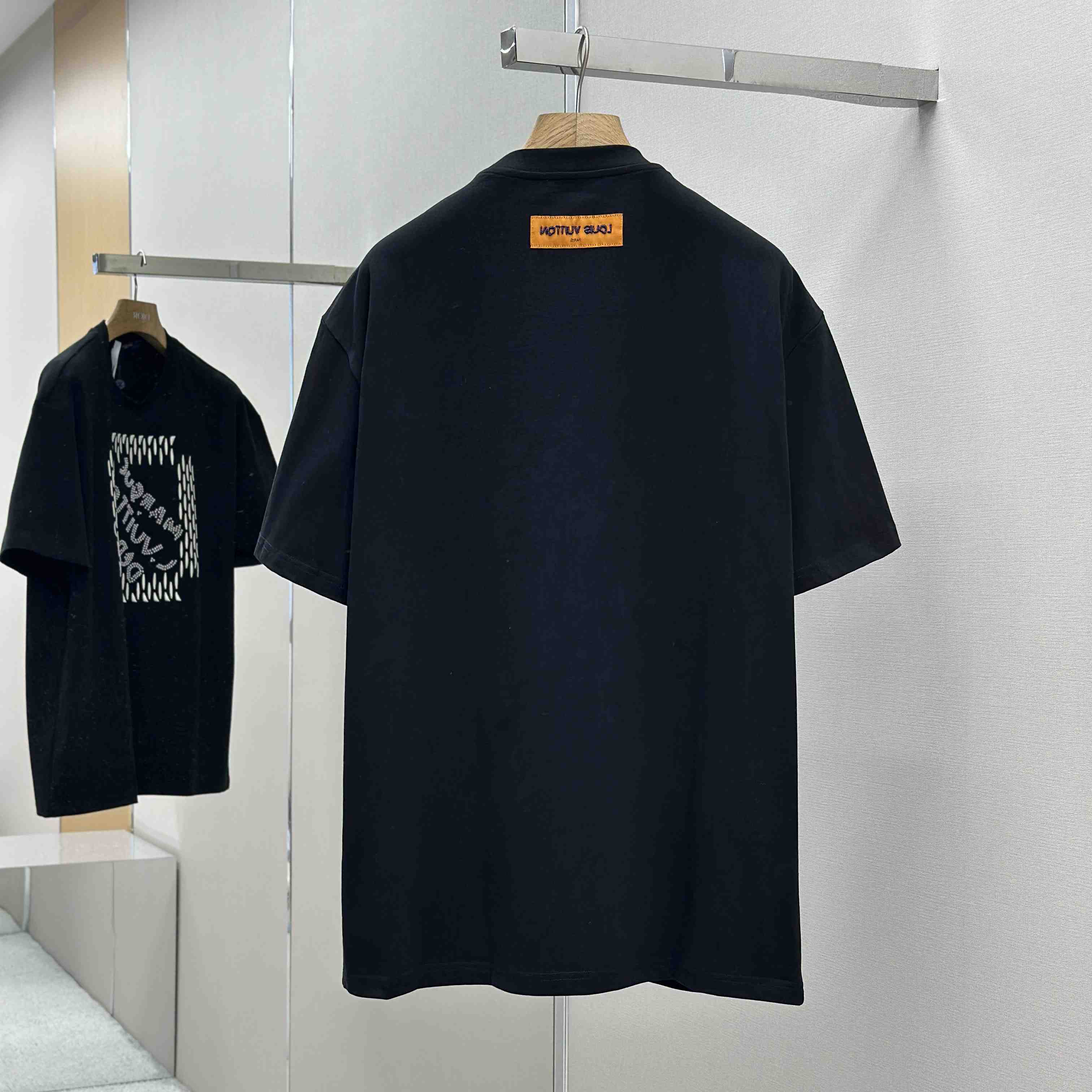 Louis Vuitton Embroidered Signature Cotton T-Shirt   1AFJFK - FashionPlug