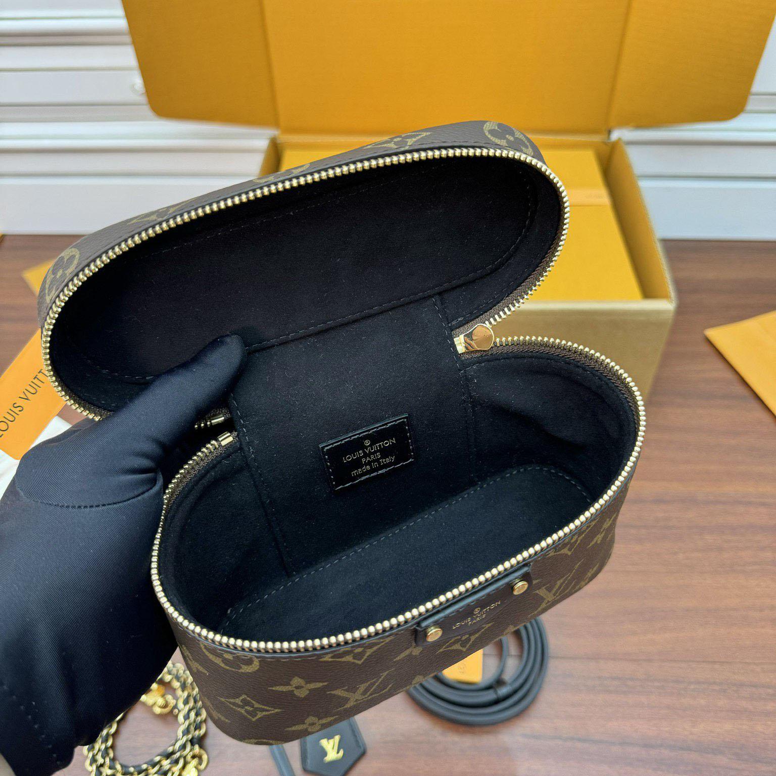 Louis Vuitton Vanity Chain Pouch    M47125 - FashionPlug