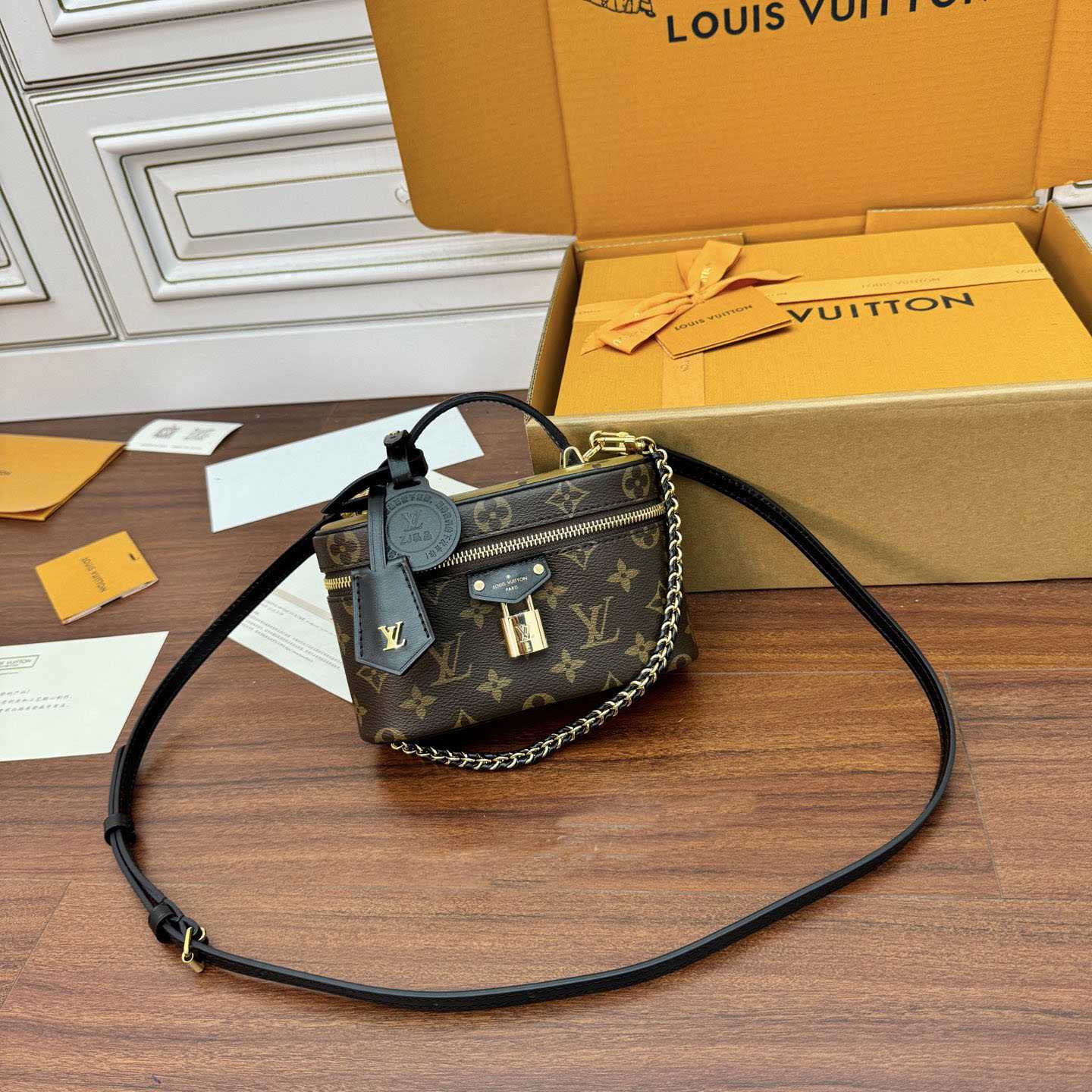 Louis Vuitton Vanity Chain Pouch    M47125 - FashionPlug