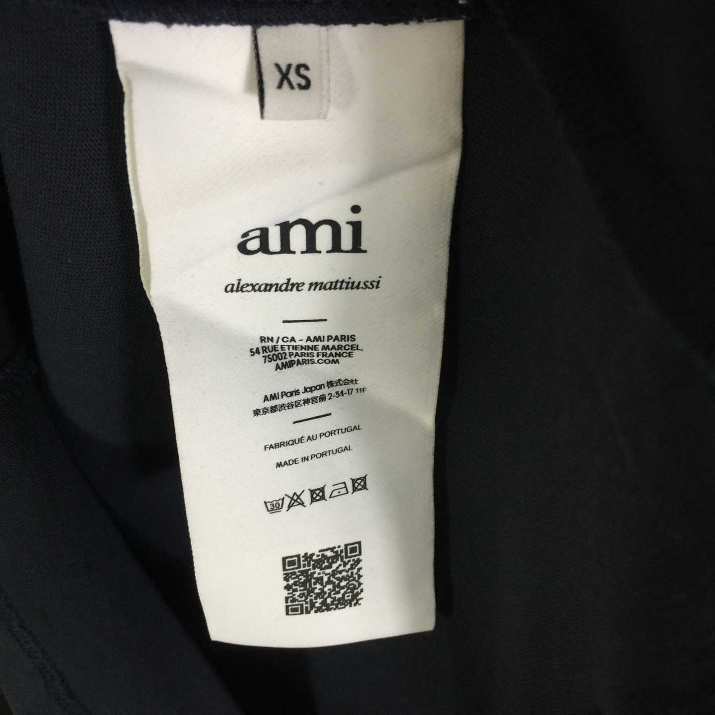AMI Paris T-Shirt In Dark Blue - FashionPlug