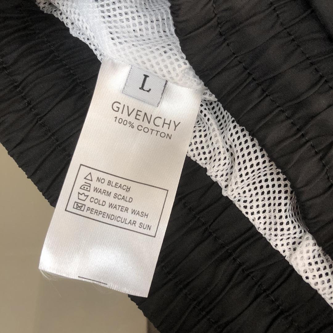 Givenchy 4G logo-print Shorts  - FashionPlug