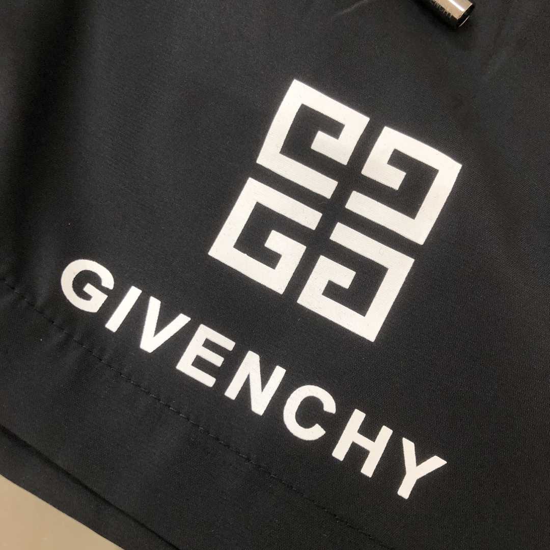 Givenchy 4G logo-print Shorts  - FashionPlug