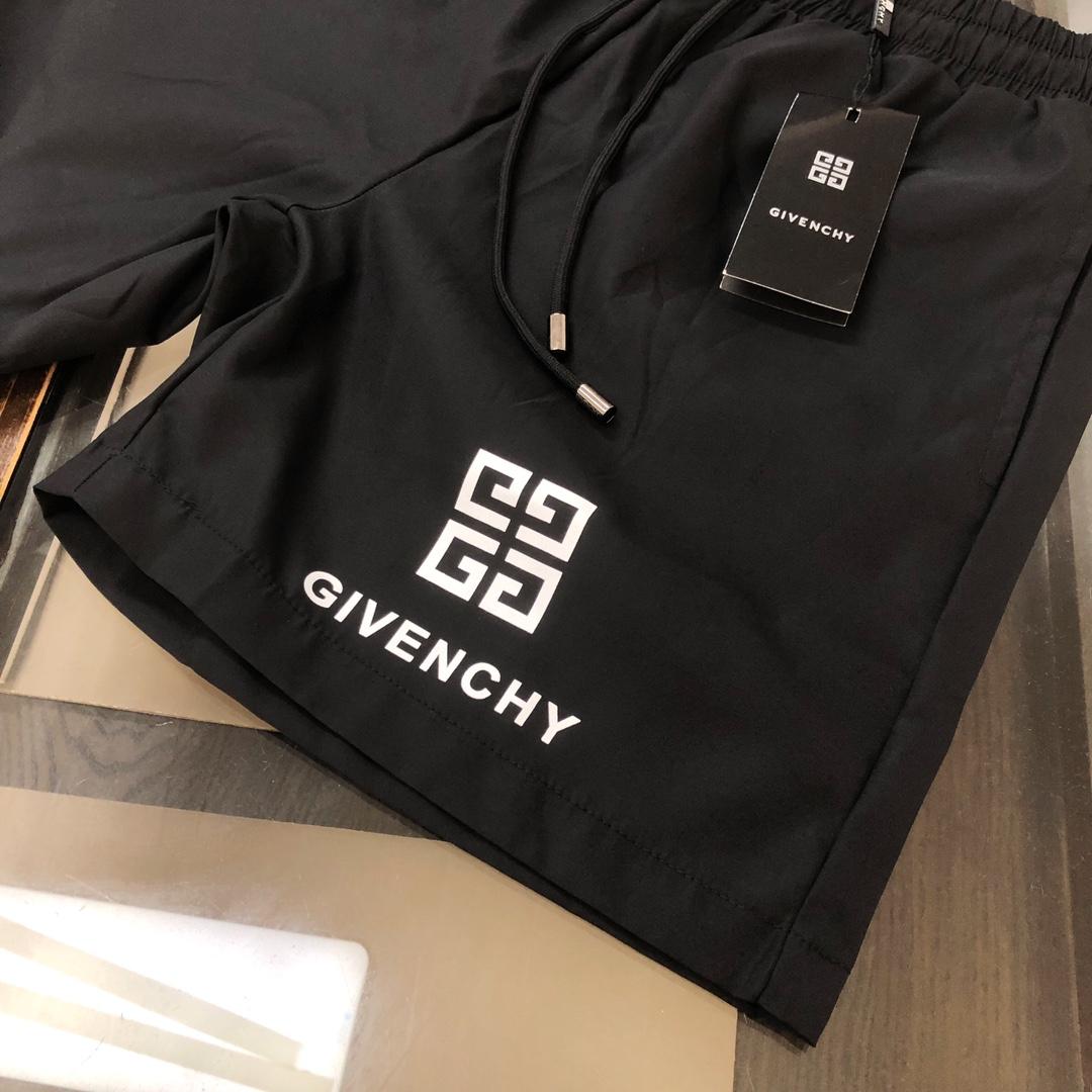 Givenchy 4G logo-print Shorts  - FashionPlug