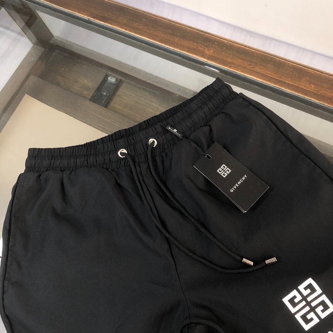 Givenchy 4G logo-print Shorts  - FashionPlug