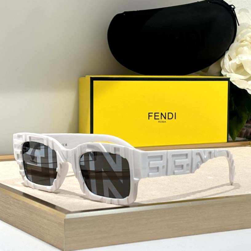 Fendi FE40104l  Sunglasses  - FashionPlug