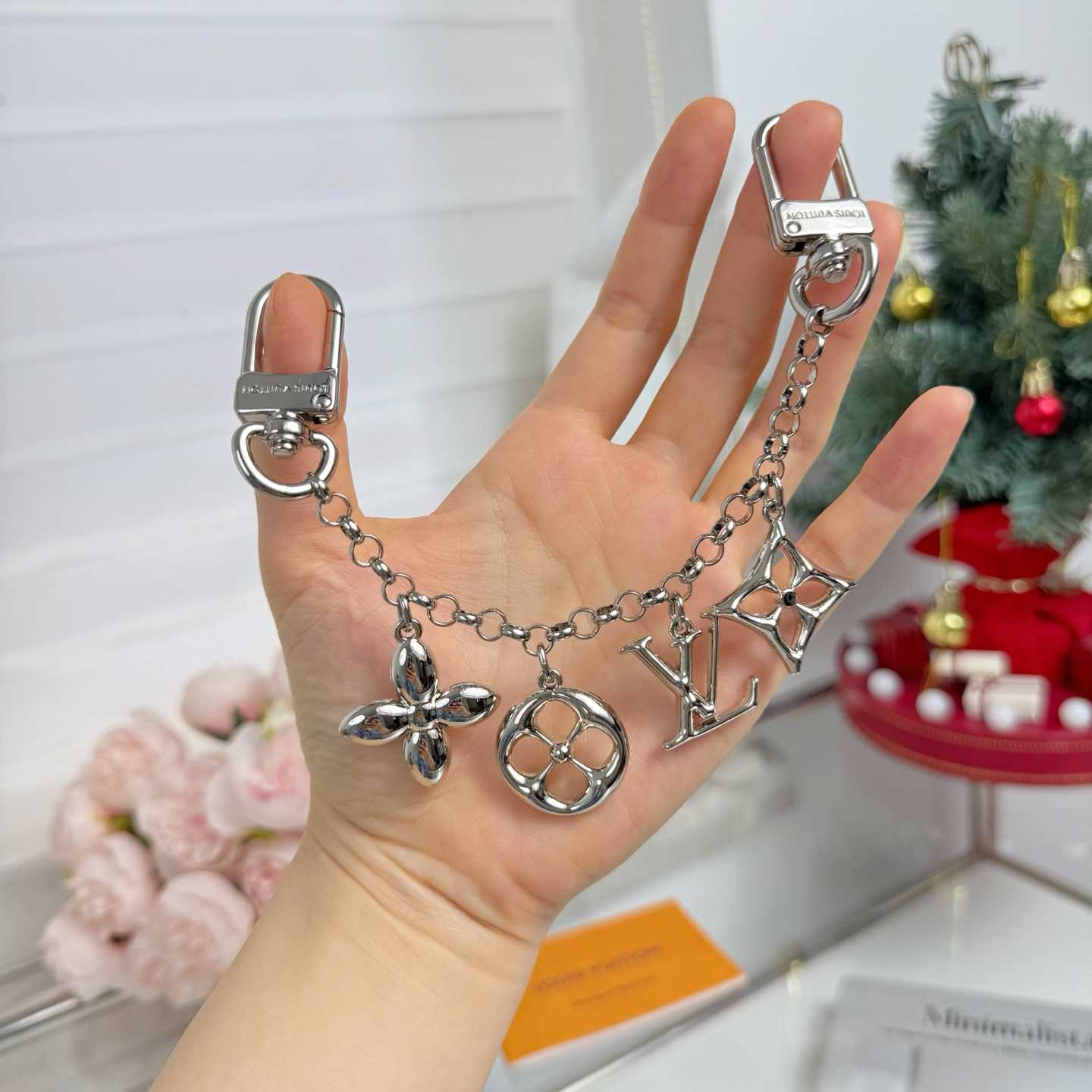 Louis Vuitton LV Iconic Bag Charm   M02453 - FashionPlug