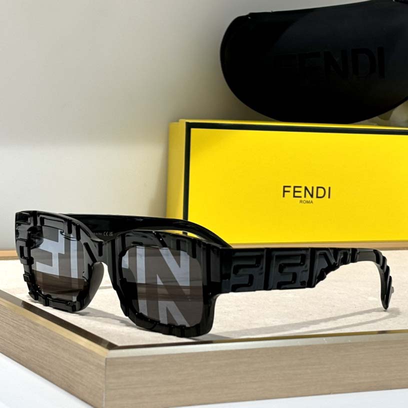 Fendi FE40104l  Sunglasses  - FashionPlug