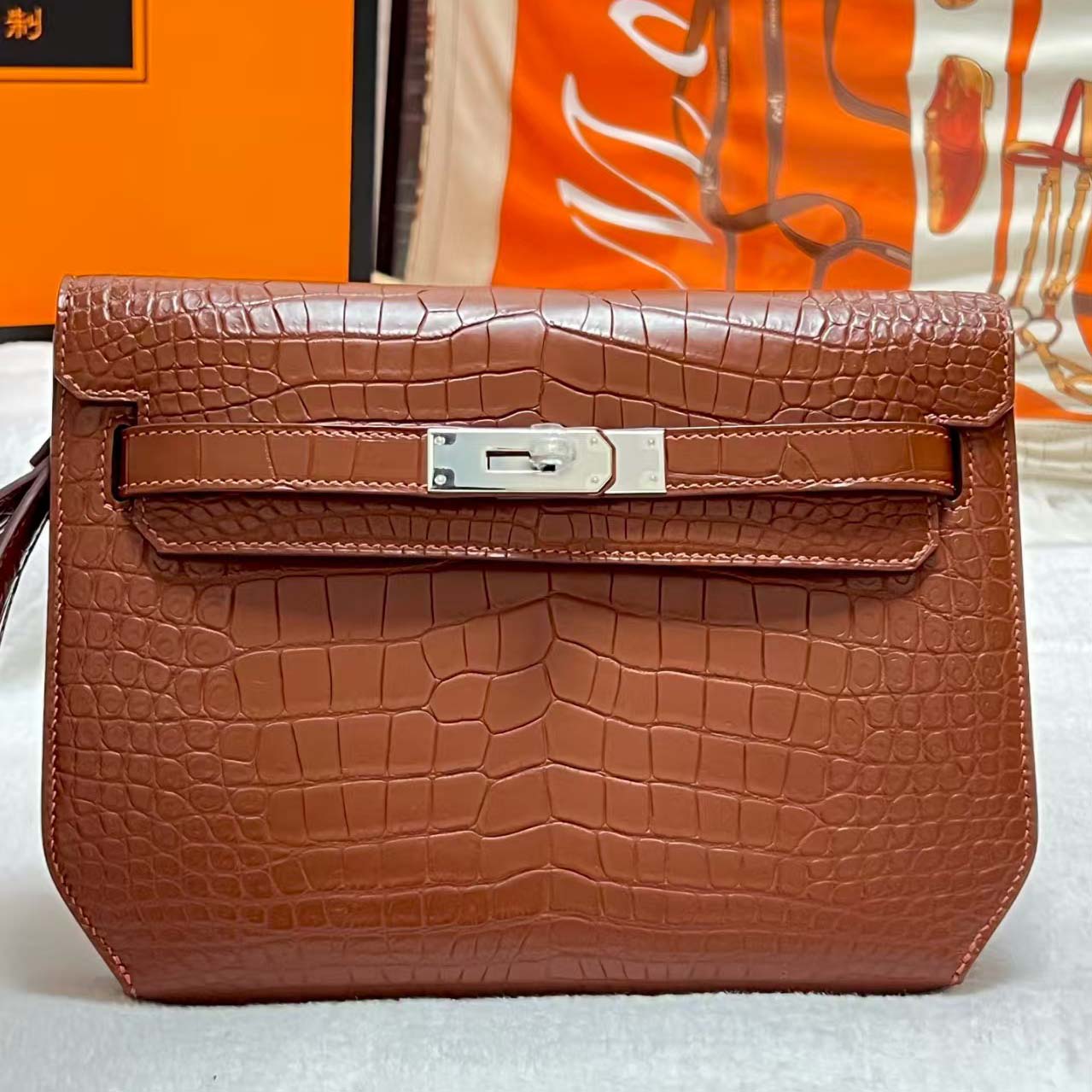 Hermes Kelly Depeche Malachite 25cm - FashionPlug