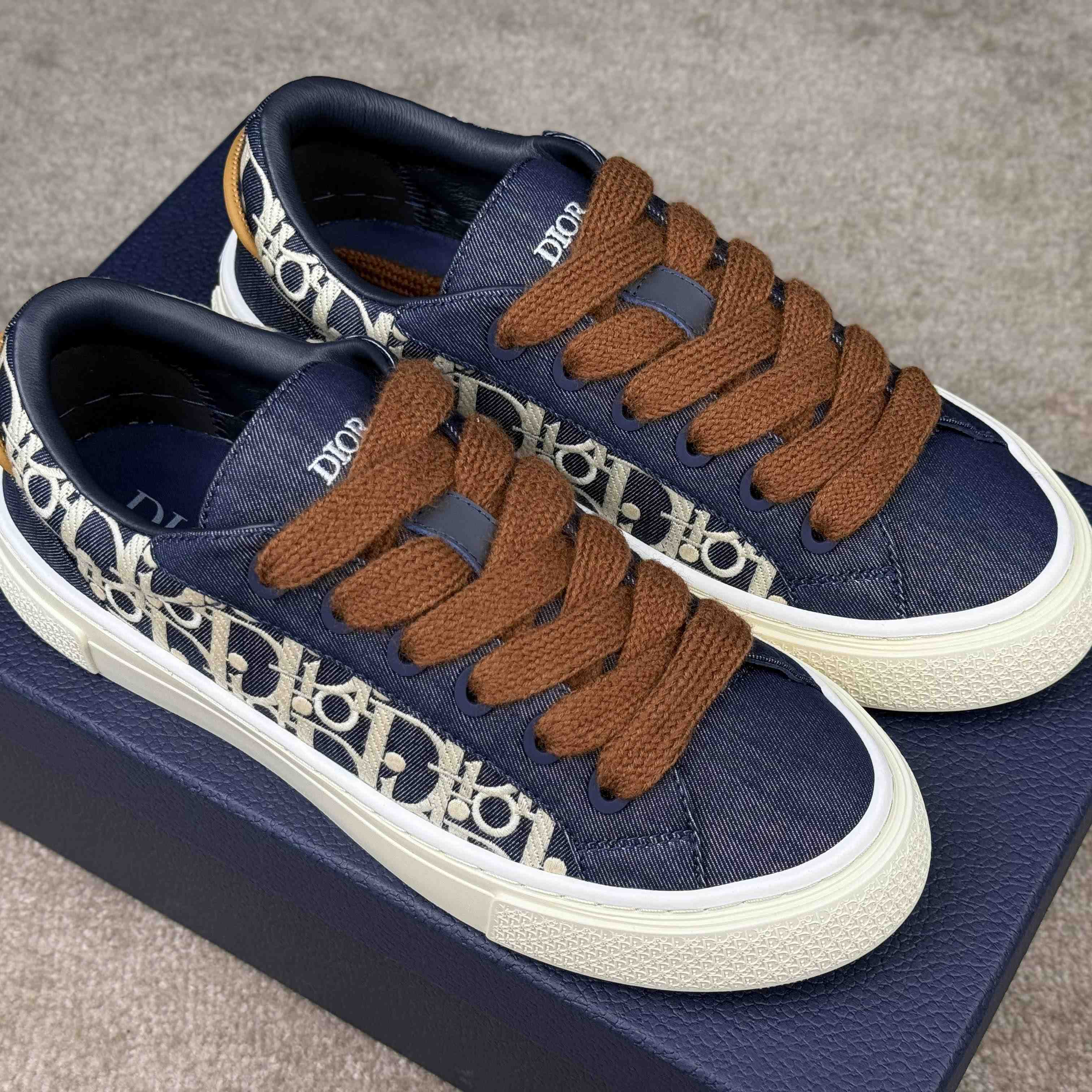 Dior B33 Sneaker  - FashionPlug