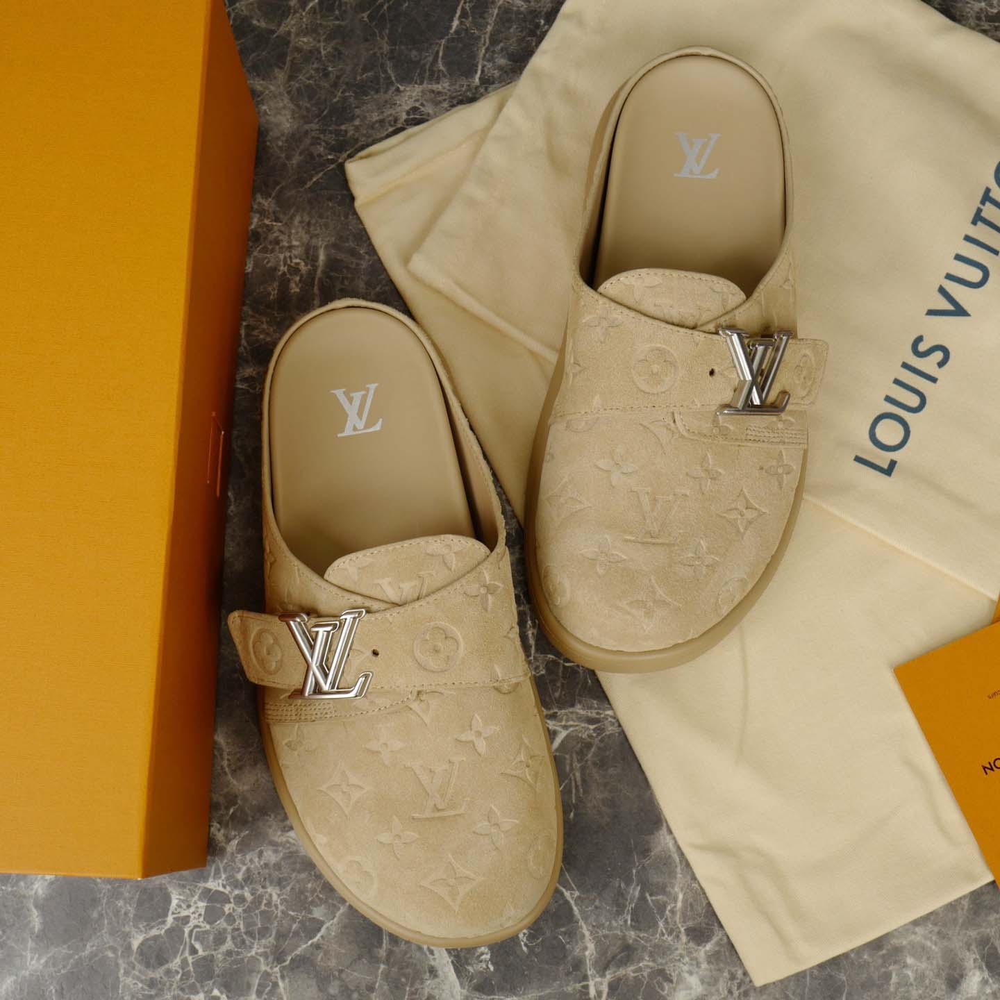 Louis Vuitton LV Easy Mule   1AHQR1 - FashionPlug