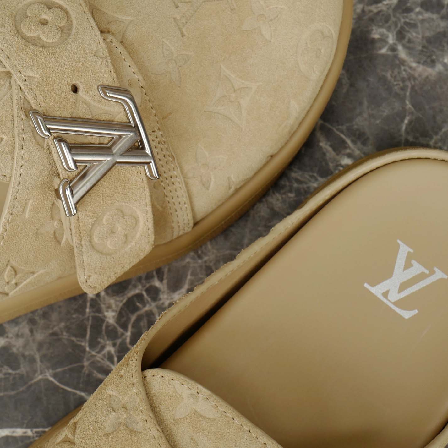 Louis Vuitton LV Easy Mule   1AHQR1 - FashionPlug