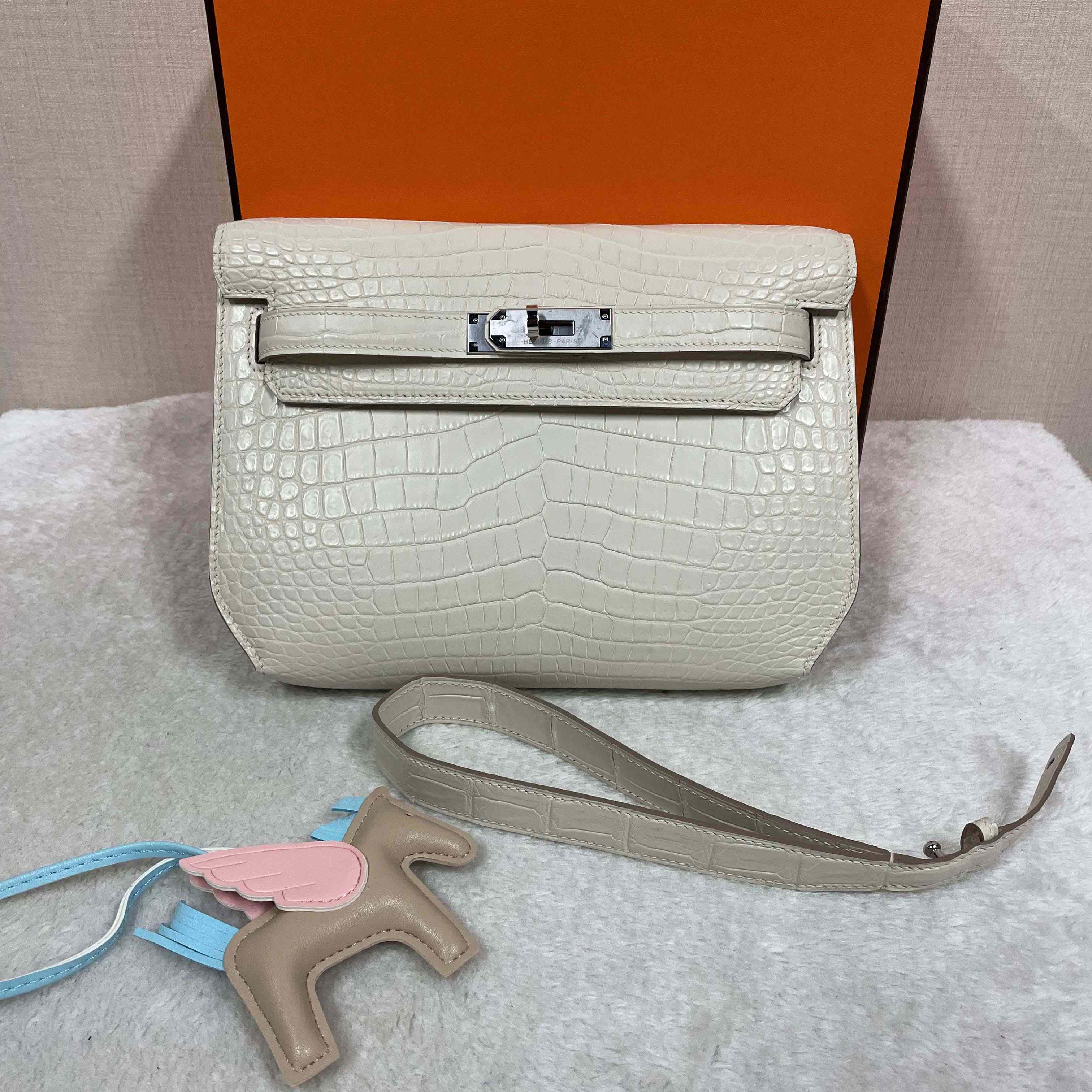 Hermes Kelly Depeche Crocodile Beton 25cm - FashionPlug