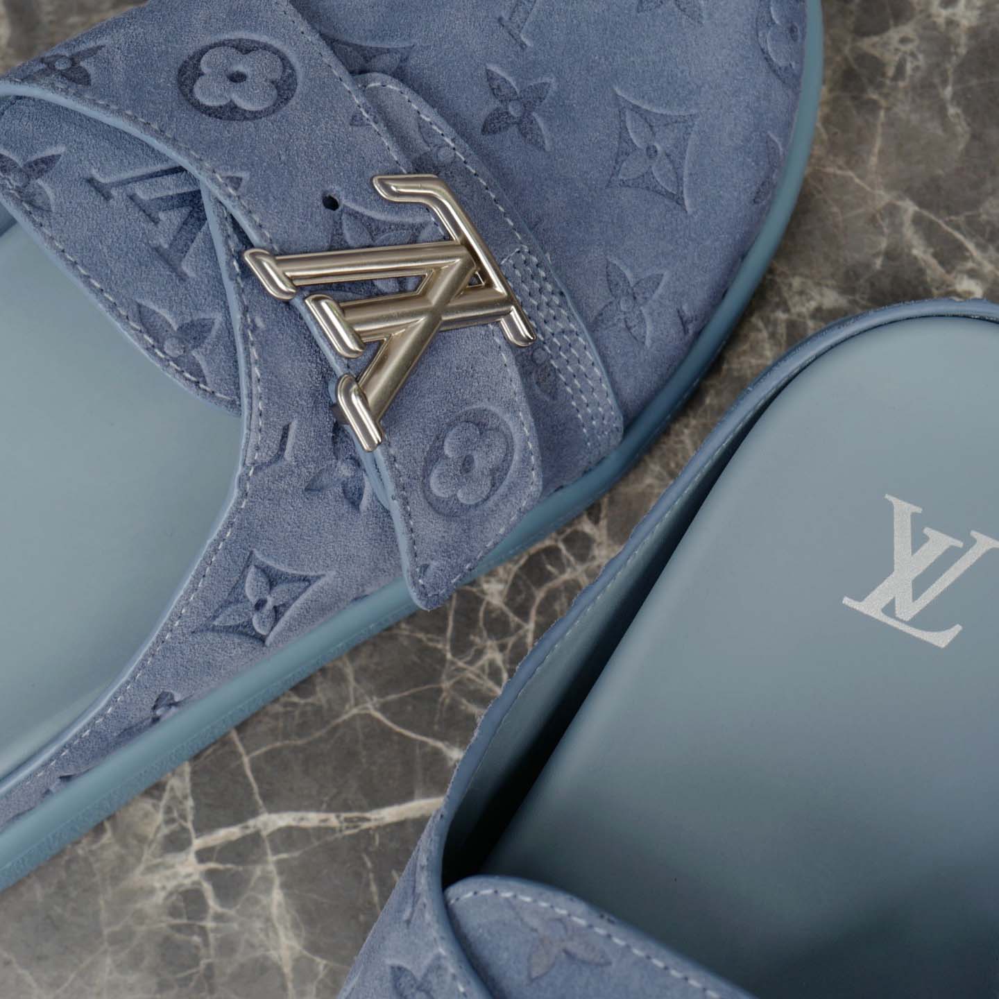 Louis Vuitton LV Easy Mule   1AHQQI - FashionPlug