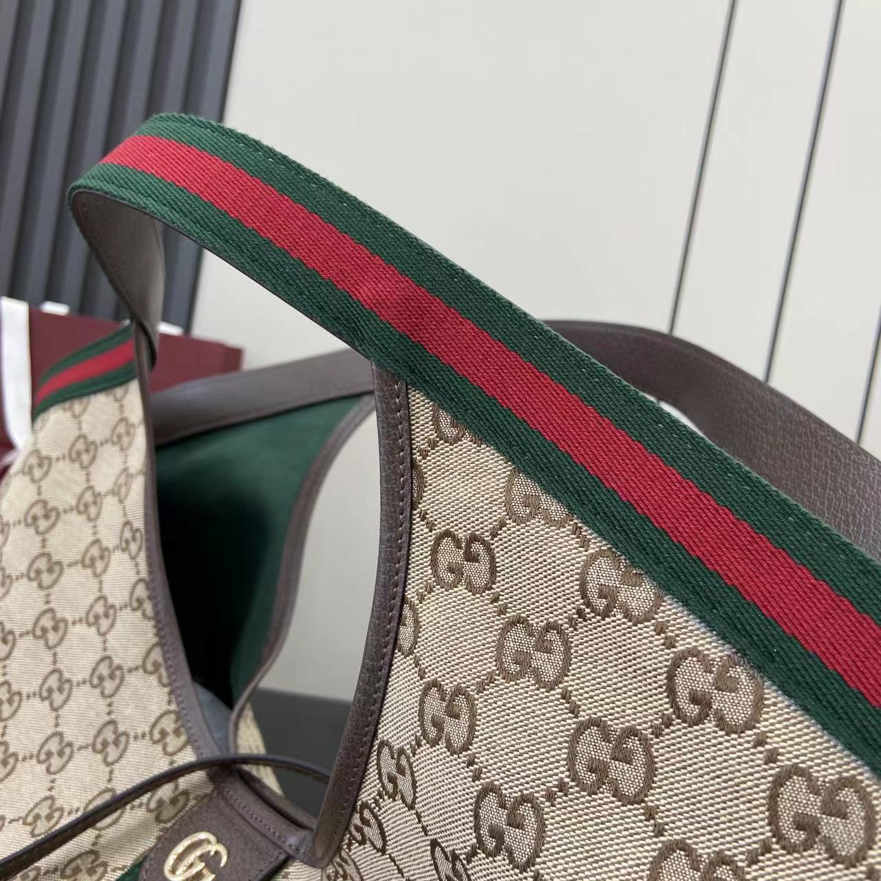 Gucci Giglio Large Tote Bag - FashionPlug