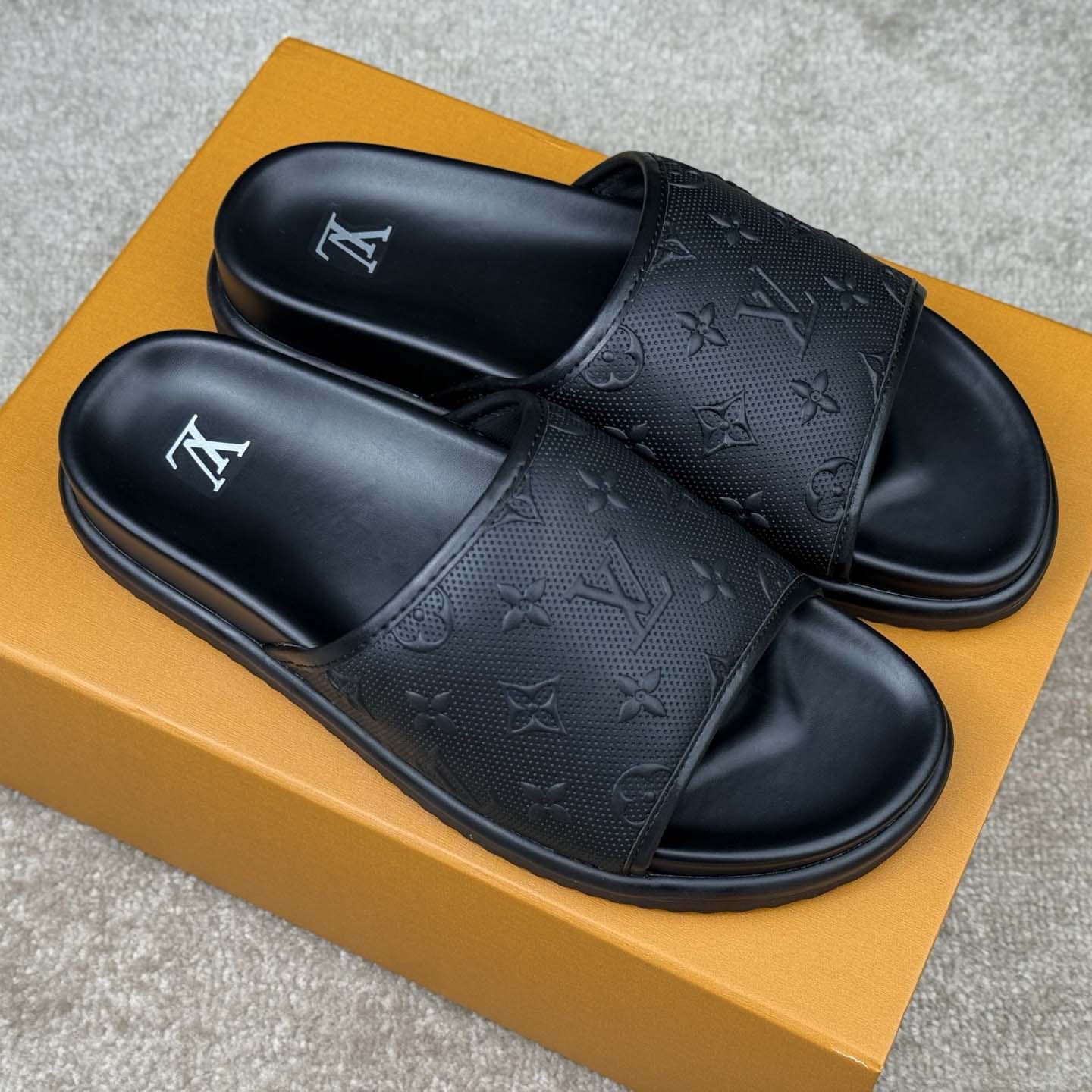 Louis Vuitton Miami Mule   1AHSNO - FashionPlug