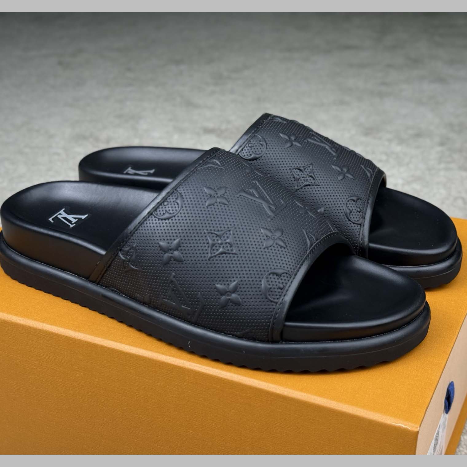 Louis Vuitton Miami Mule   1AHSNO - FashionPlug