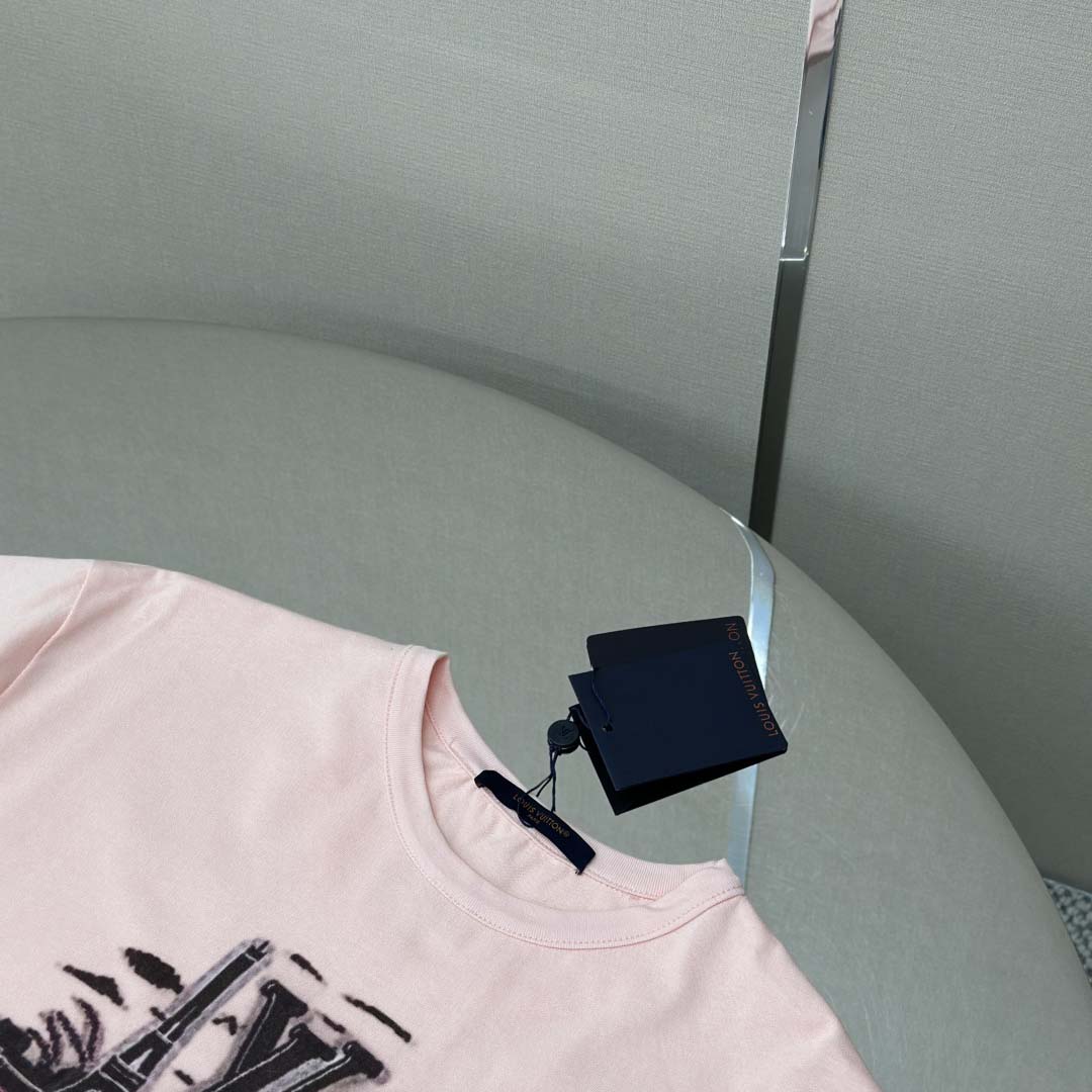 Louis Vuitton Graphic T-Shirt   1AIMMQ - FashionPlug